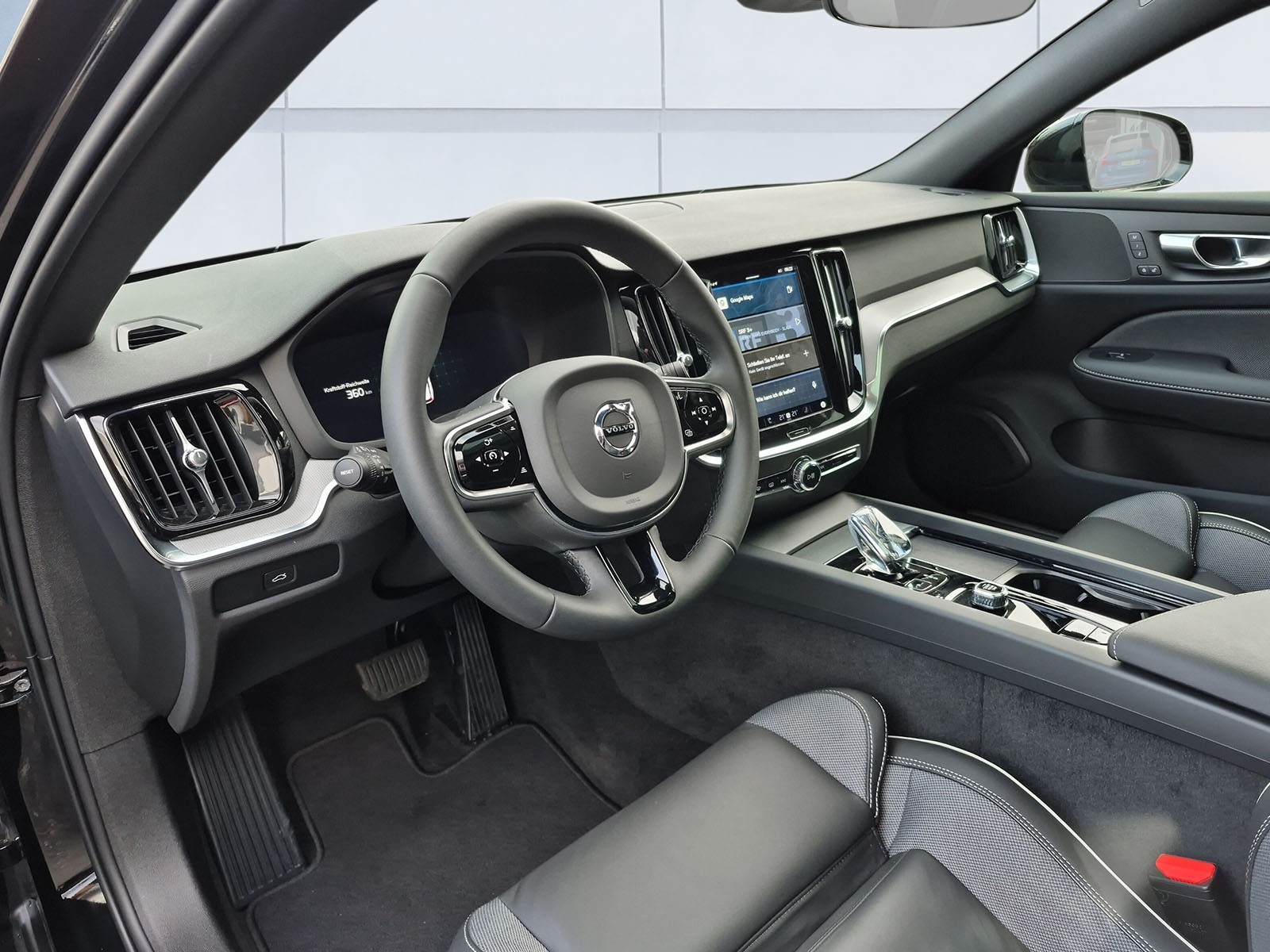 VOLVO V60 2.0 B5 MH Plus Dark AWD-image-10