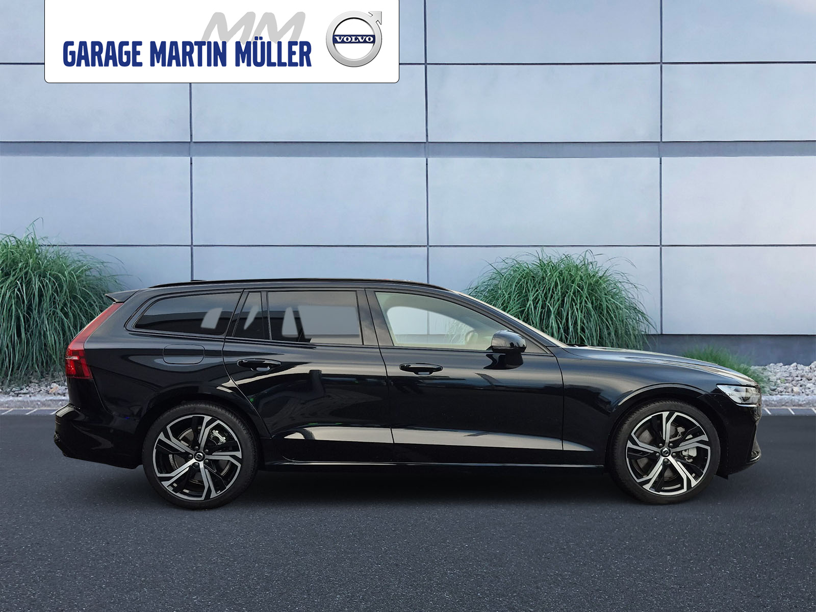 VOLVO V60 2.0 B5 MH Plus Dark AWD-image-5