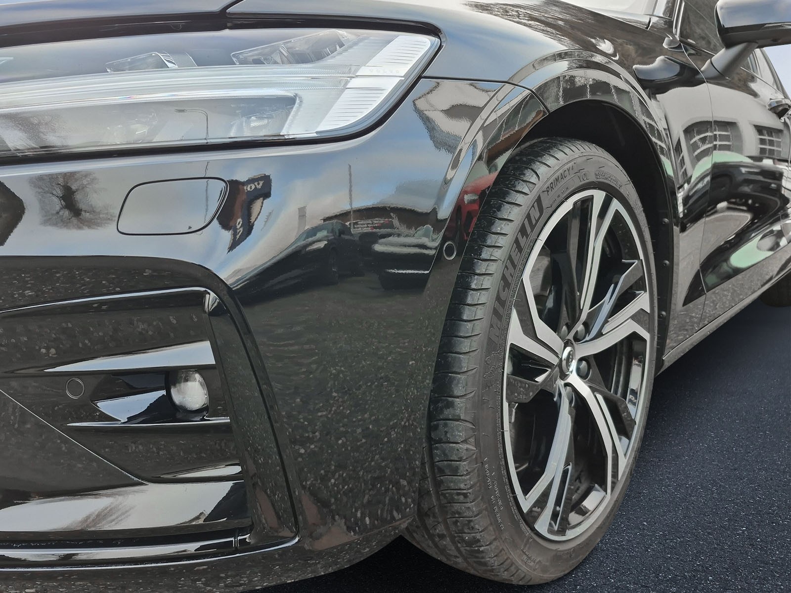 VOLVO V60 2.0 B5 MH Plus Dark AWD-image-8