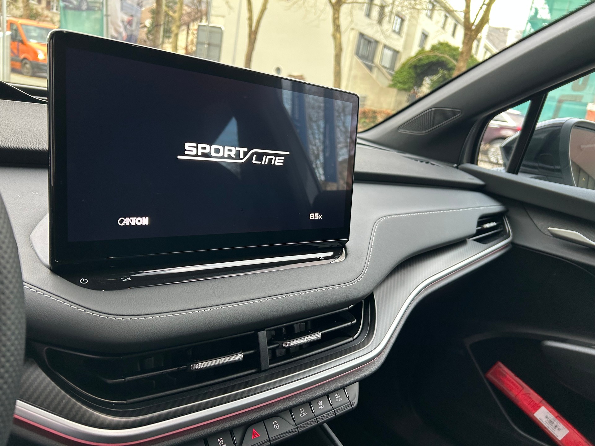 SKODA Enyaq 85x Sportline 4x4-image-16
