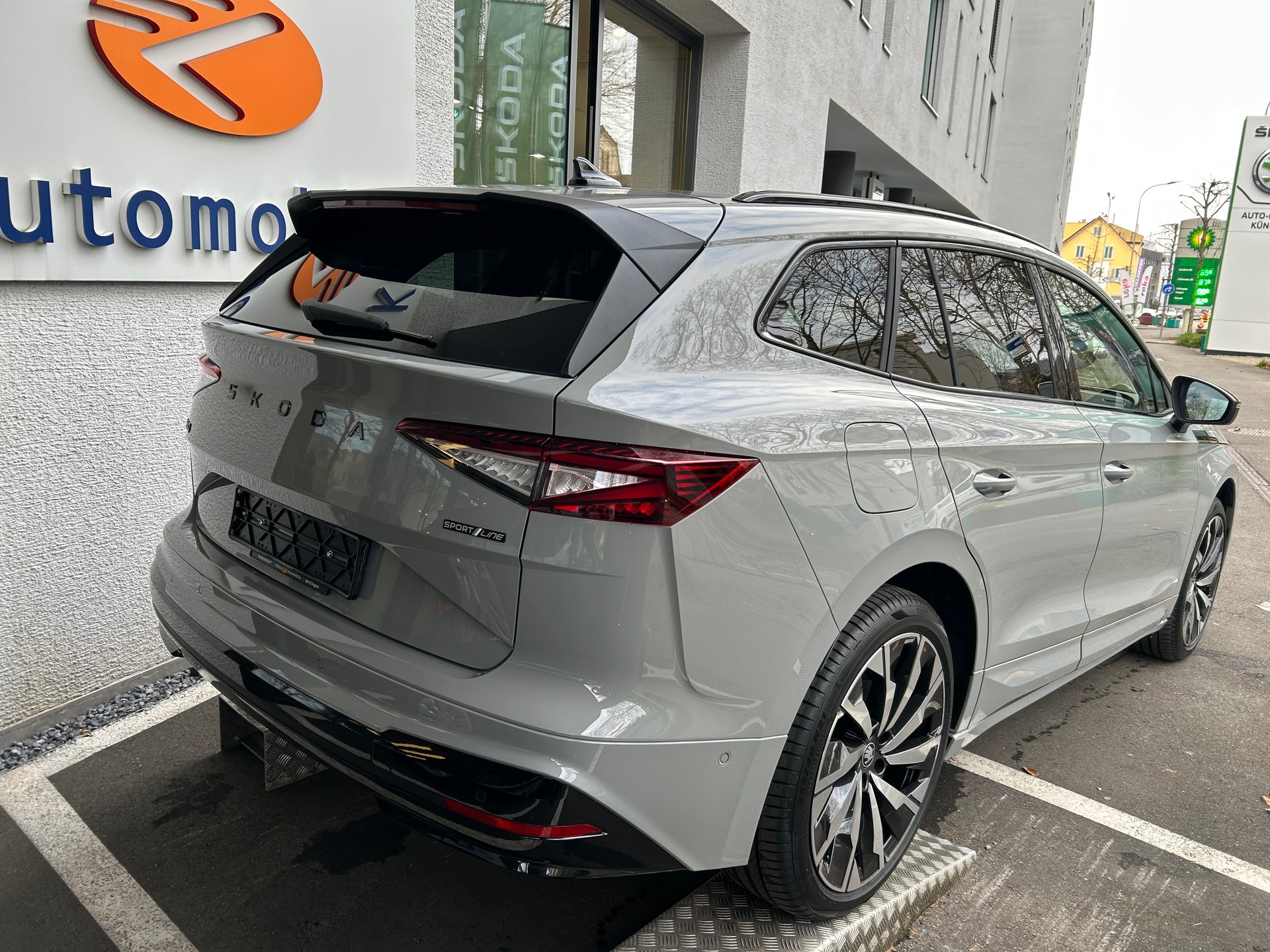 SKODA Enyaq 85x Sportline 4x4-image-4