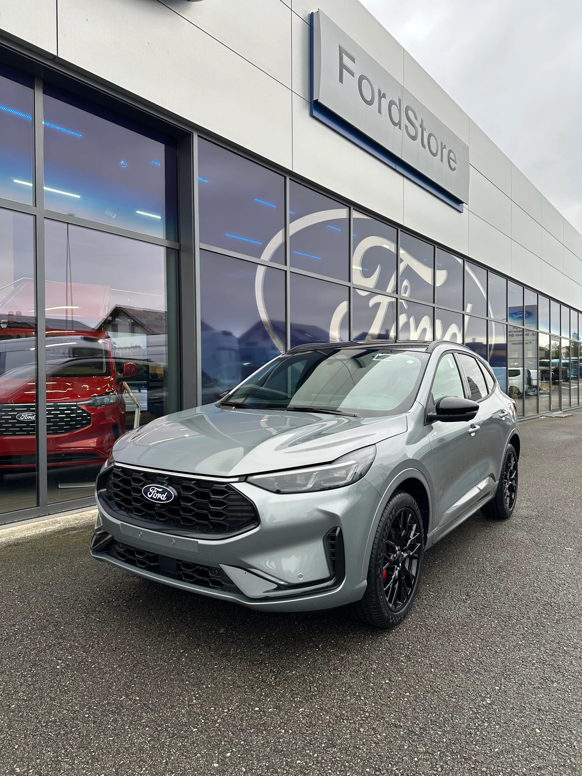 FORD Kuga 2.5 Hybrid ST-Line X 4x4 FHEV-image-1