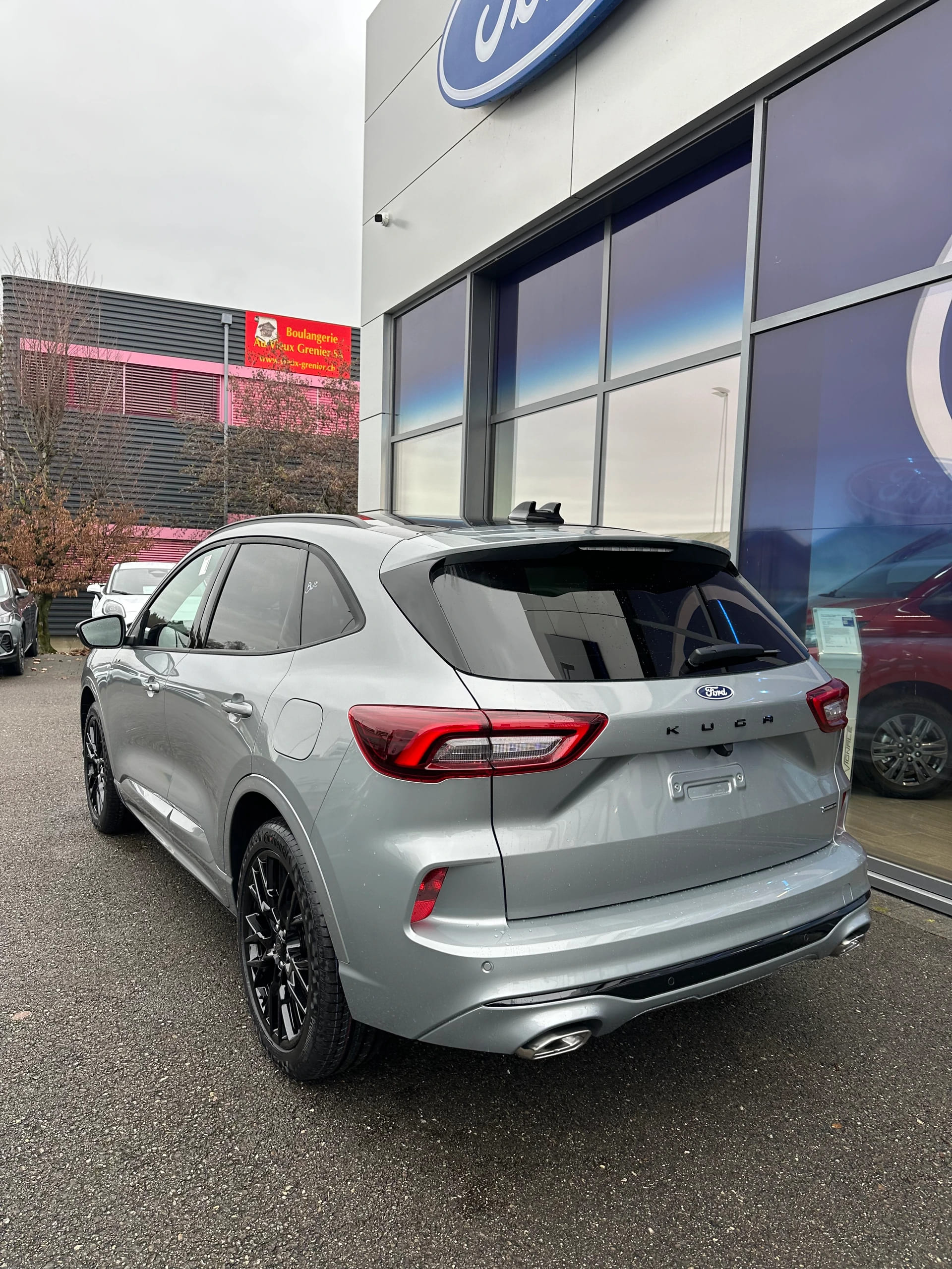 FORD Kuga 2.5 Hybrid ST-Line X 4x4 FHEV-image-3