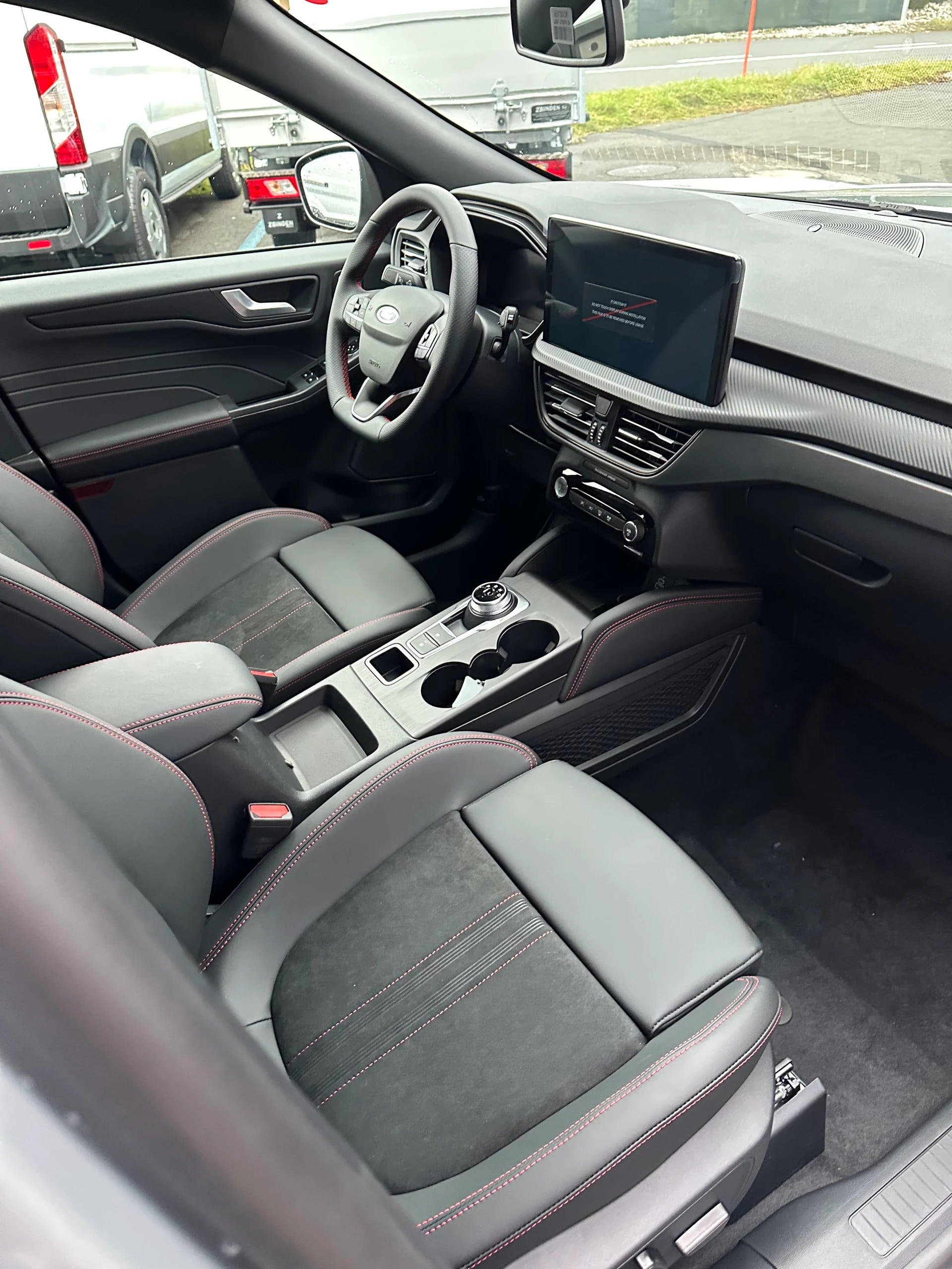 FORD Kuga 2.5 Hybrid ST-Line X 4x4 FHEV-image-13