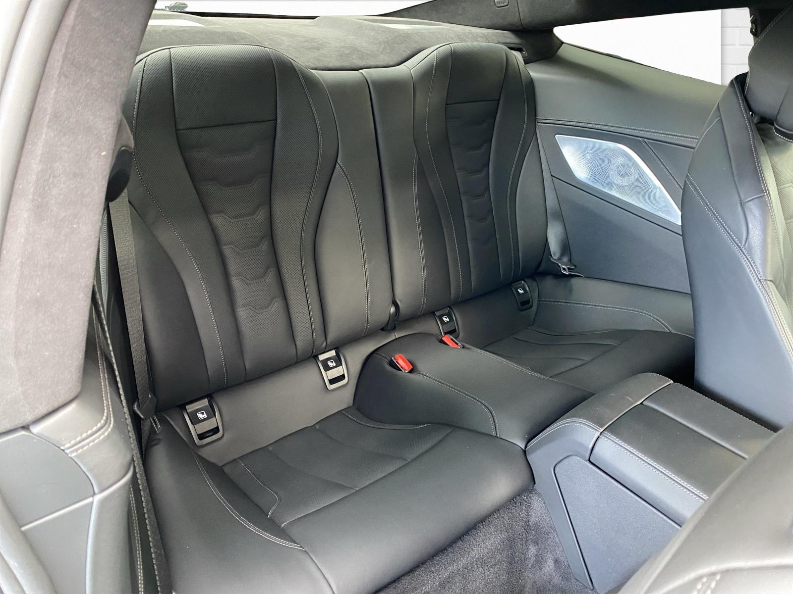 BMW M850i xDrive Coupé-image-10