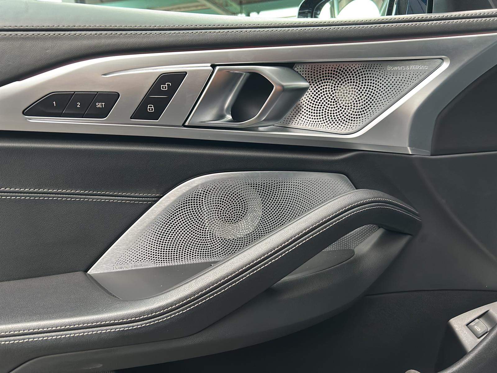 BMW M850i xDrive Coupé-image-16