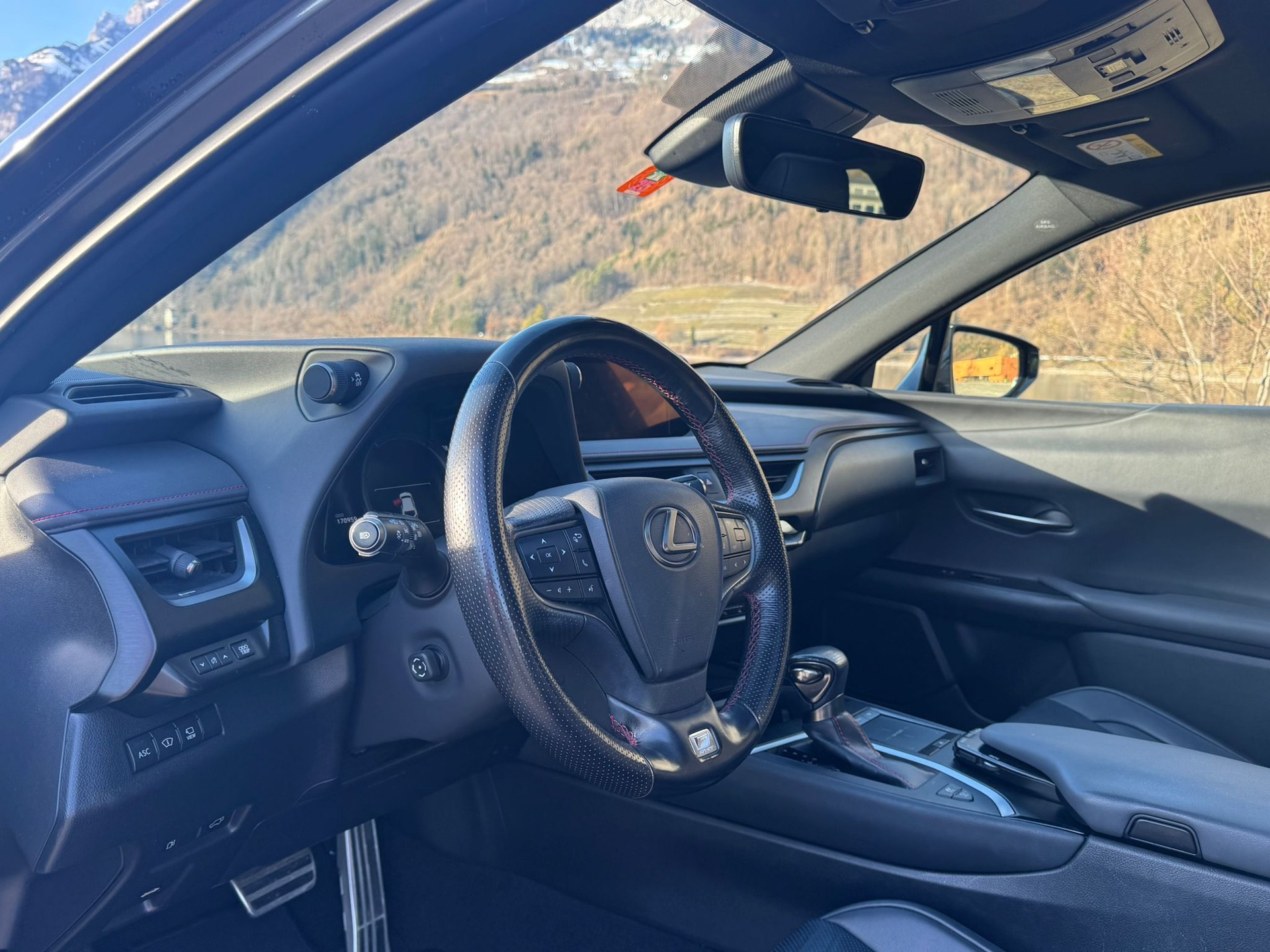 LEXUS UX 250h F Sport AWD Automatic-image-12