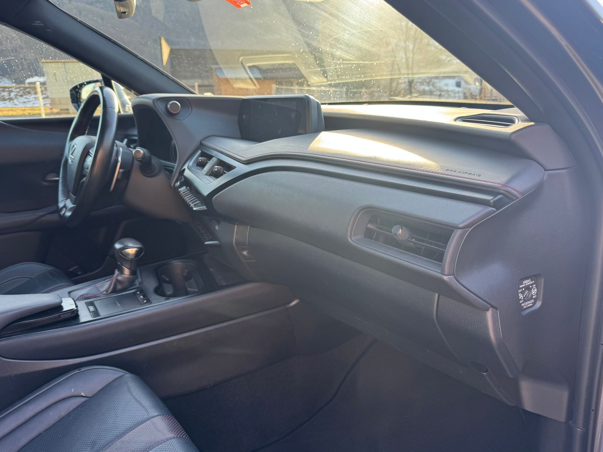 LEXUS UX 250h F Sport AWD Automatic-image-11