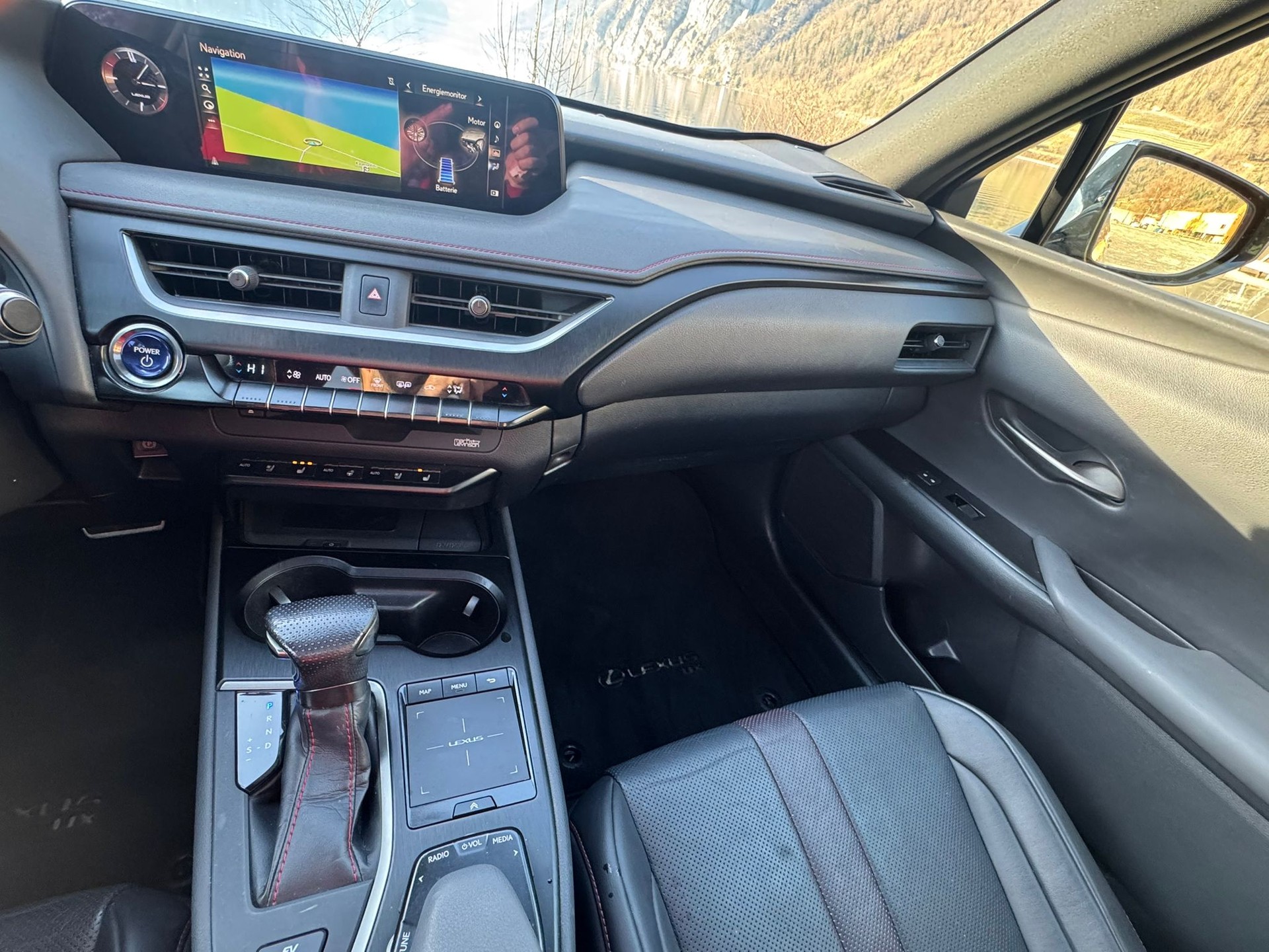 LEXUS UX 250h F Sport AWD Automatic-image-16