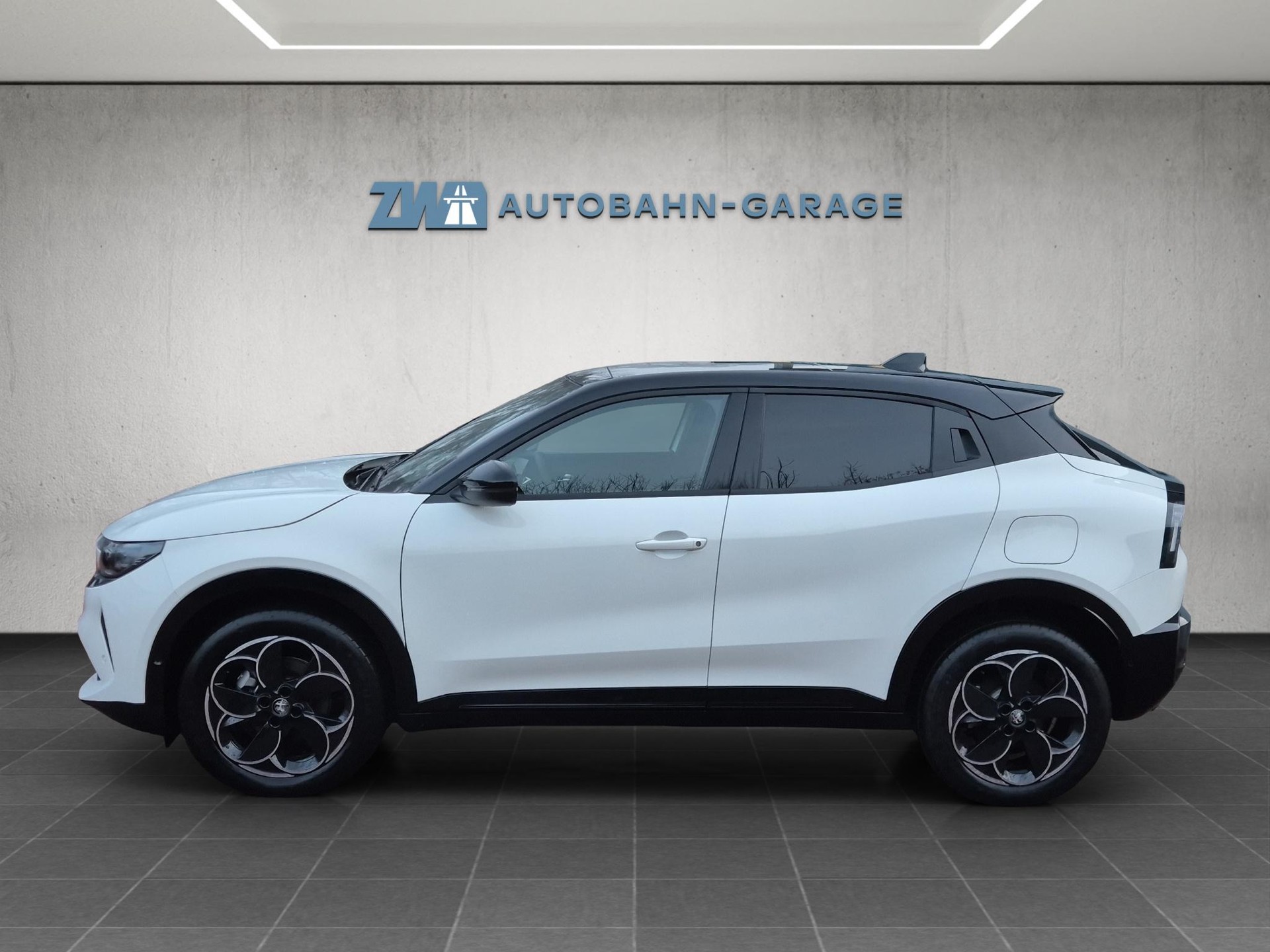 ALFA ROMEO Junior 1.2 Ibrida Q4-image-1