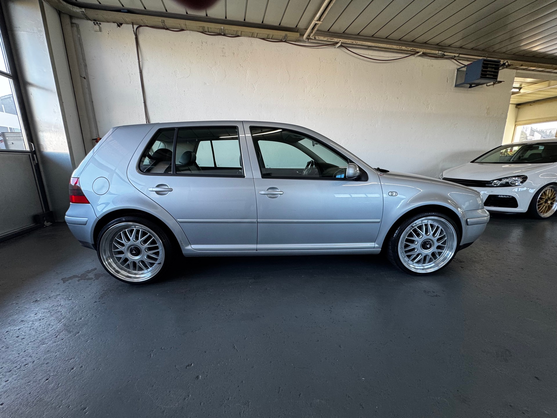 VW Golf 2.8 Highline 4Motion-image-8