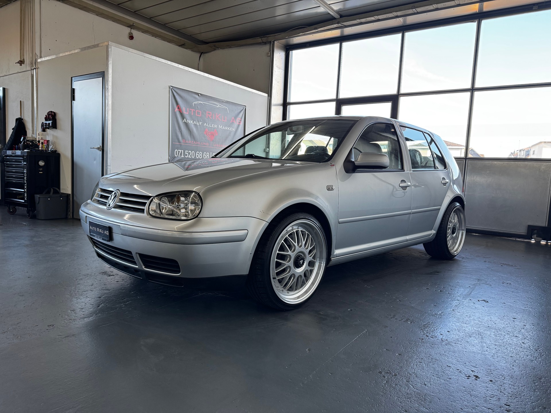 VW Golf 2.8 Highline 4Motion-image-6