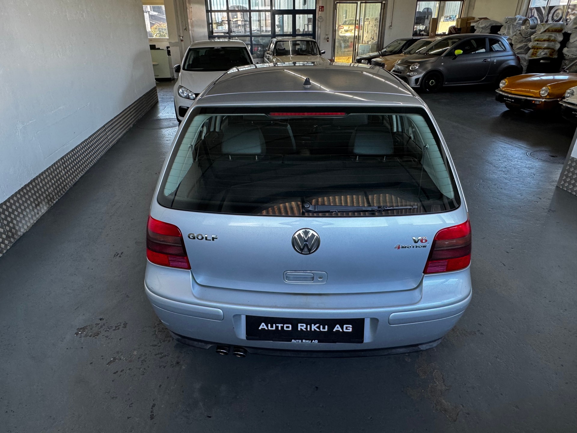 VW Golf 2.8 Highline 4Motion-image-12