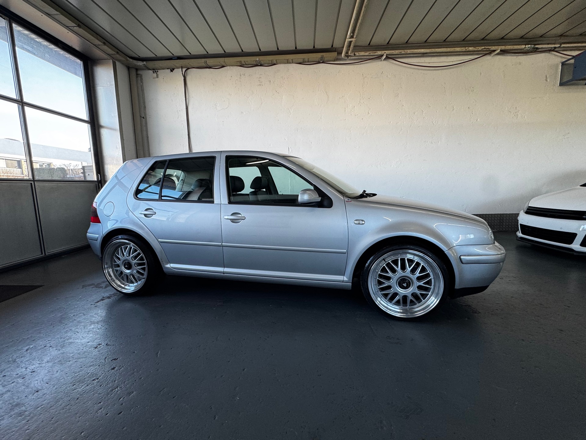 VW Golf 2.8 Highline 4Motion-image-7
