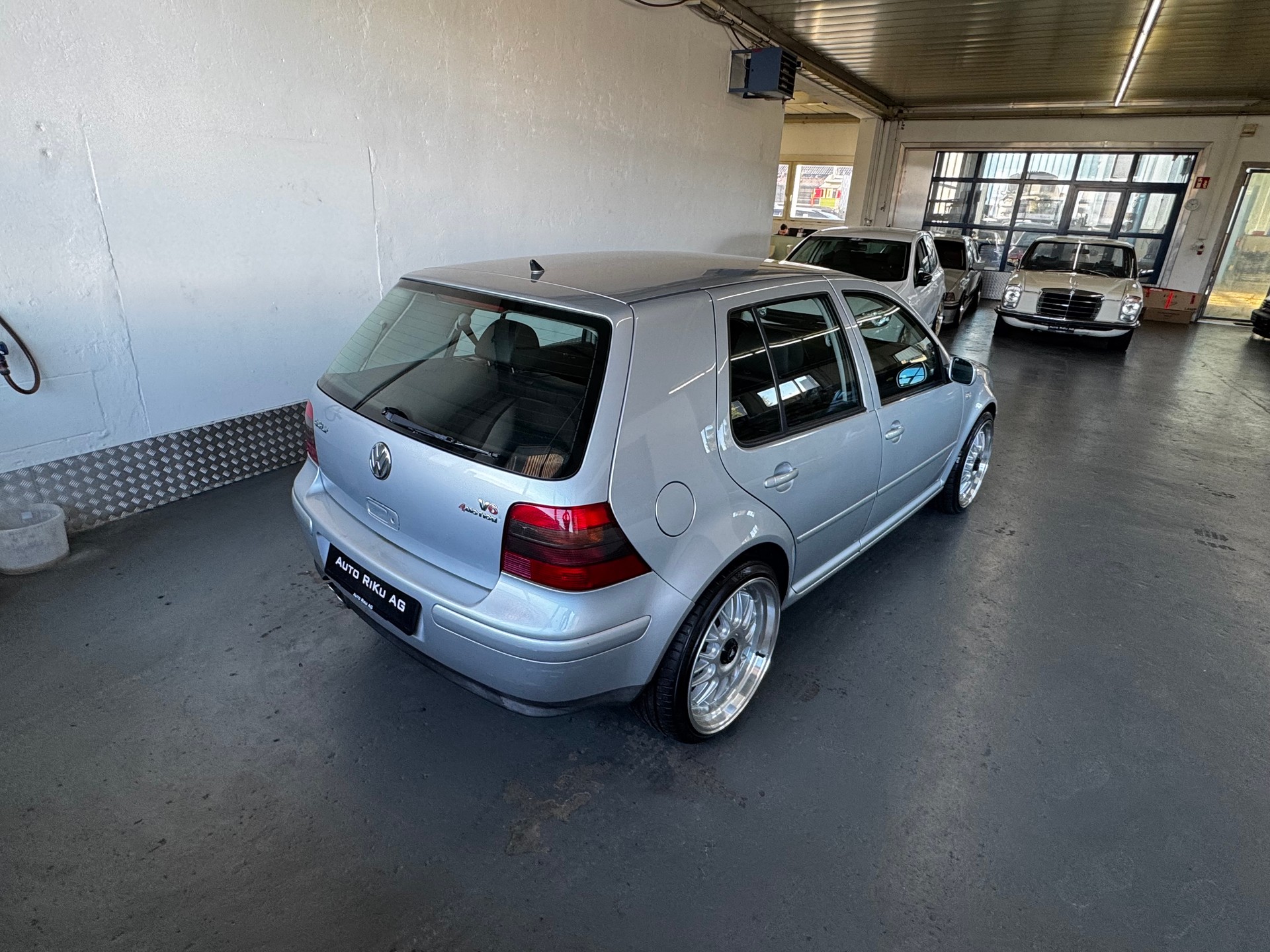 VW Golf 2.8 Highline 4Motion-image-9