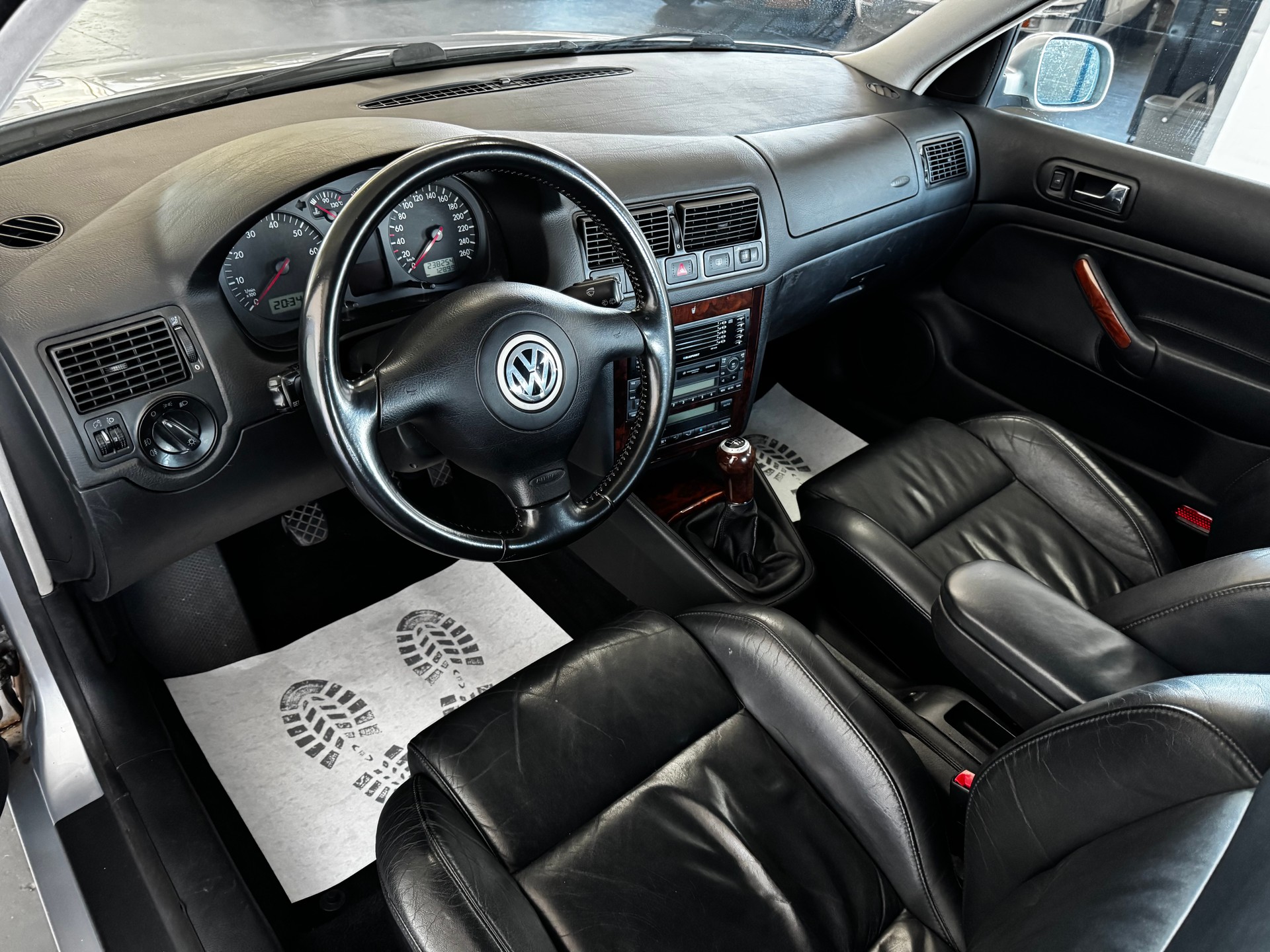 VW Golf 2.8 Highline 4Motion-image-16