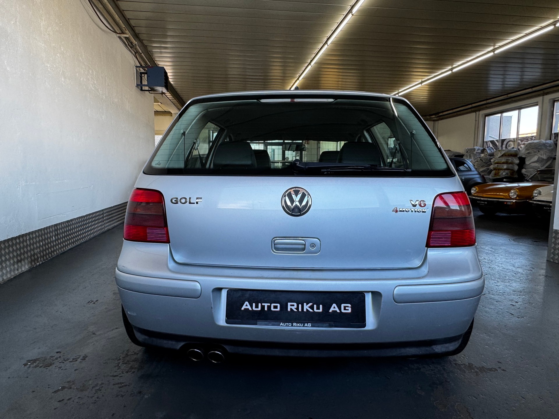 VW Golf 2.8 Highline 4Motion-image-13