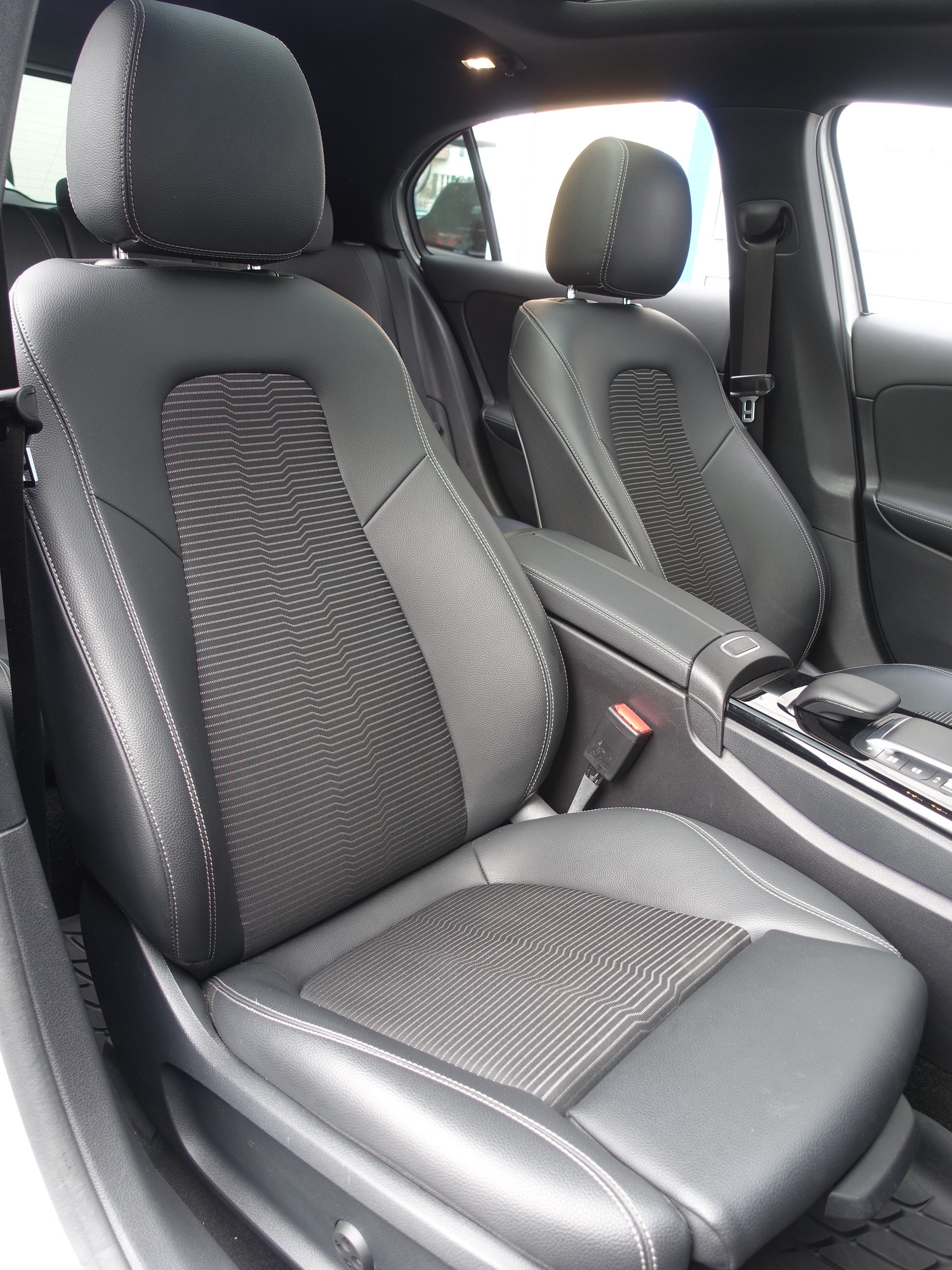 MERCEDES-BENZ A 250e Progressive 8G-DCT-image-9