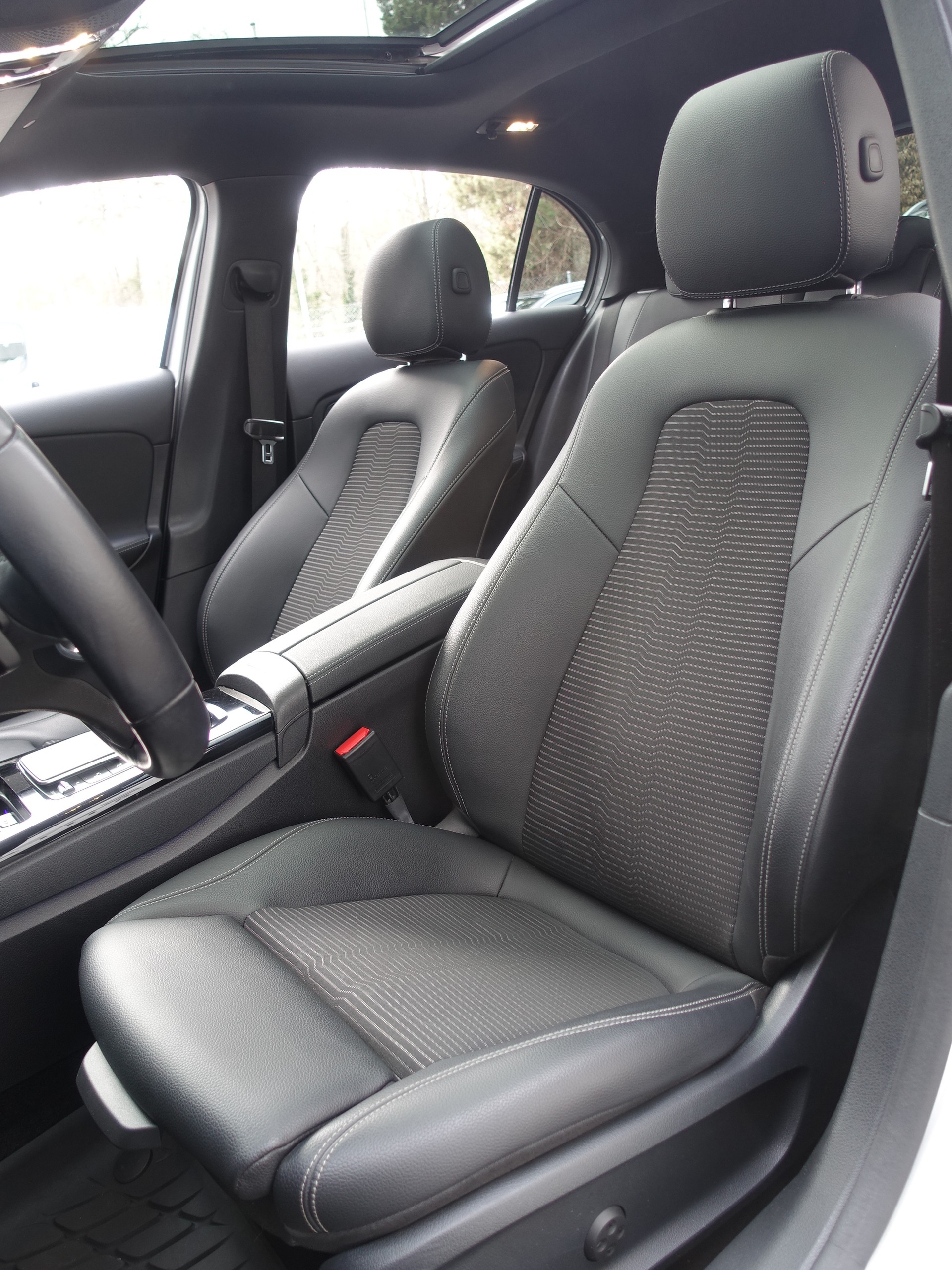 MERCEDES-BENZ A 250e Progressive 8G-DCT-image-8