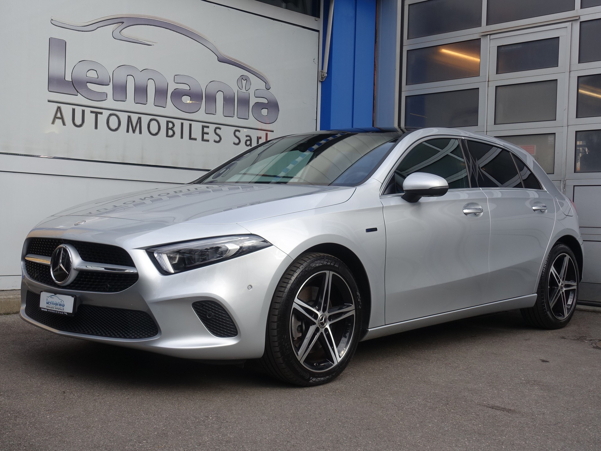 MERCEDES-BENZ A 250e Progressive 8G-DCT-showroom-element-1