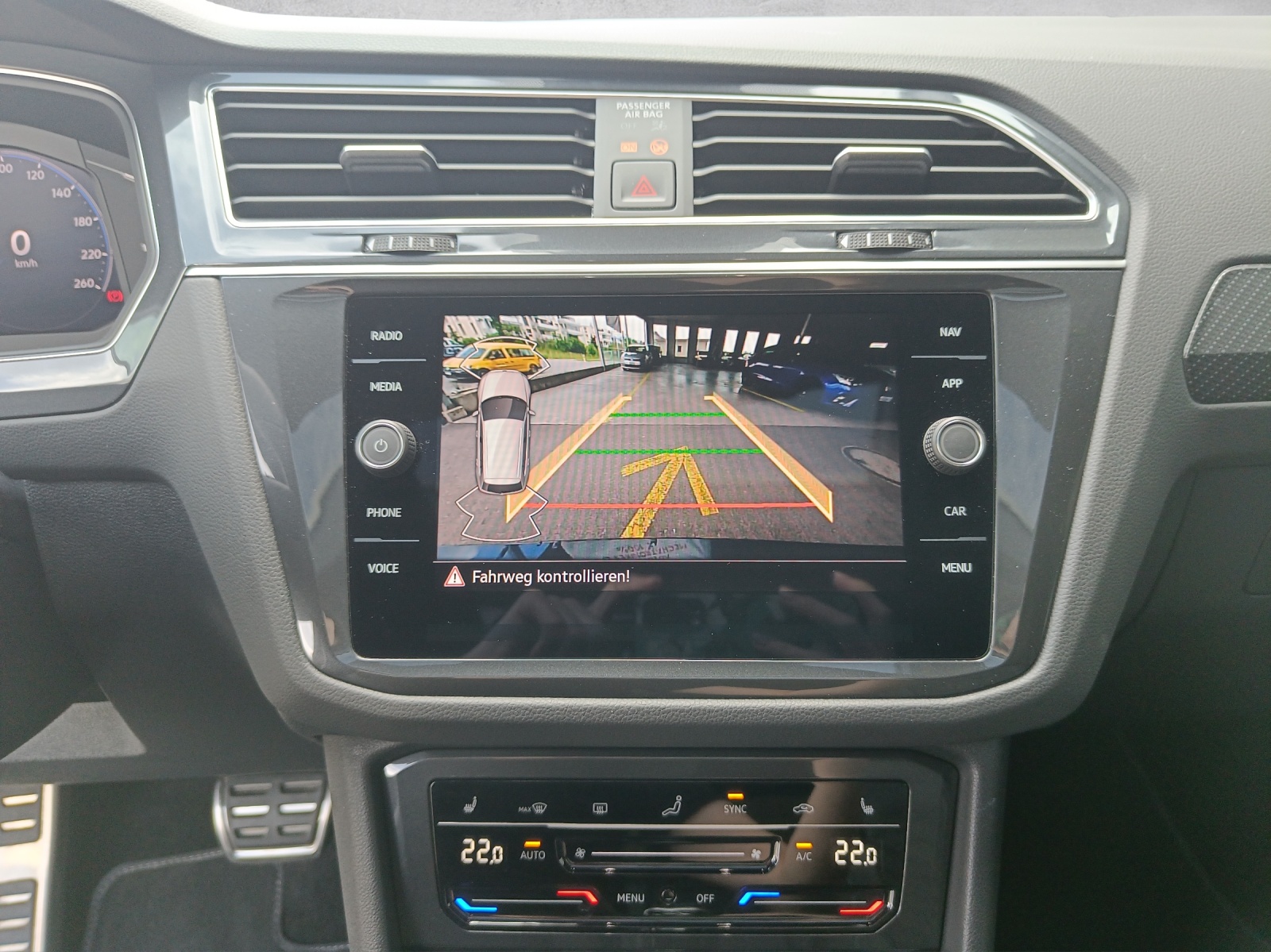 VW Tiguan 2.0 TDI SCR R-Line Black Style DSG *8- Fach Räder*-image-13