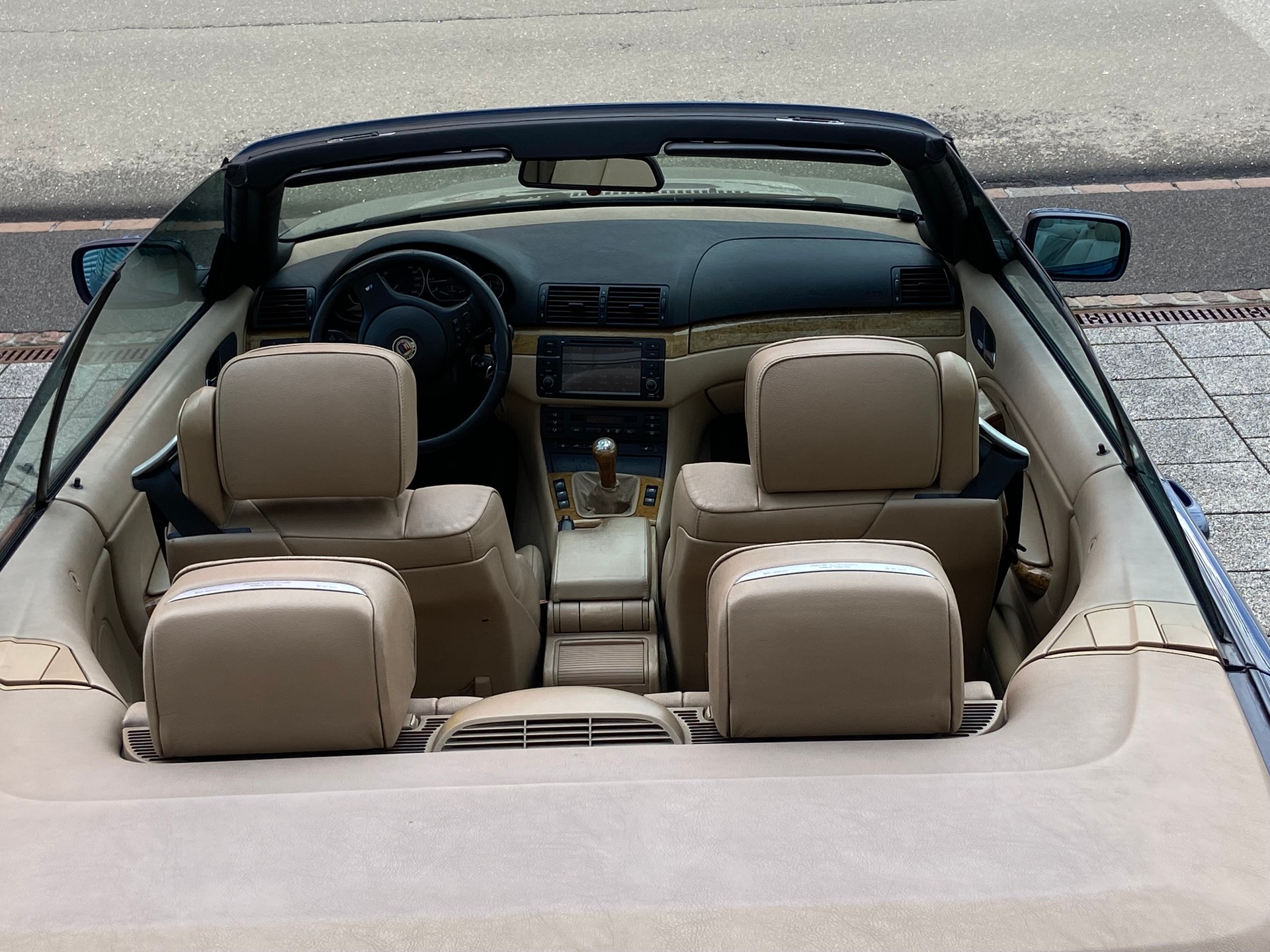 BMW 330Ci Cabriolet-image-15