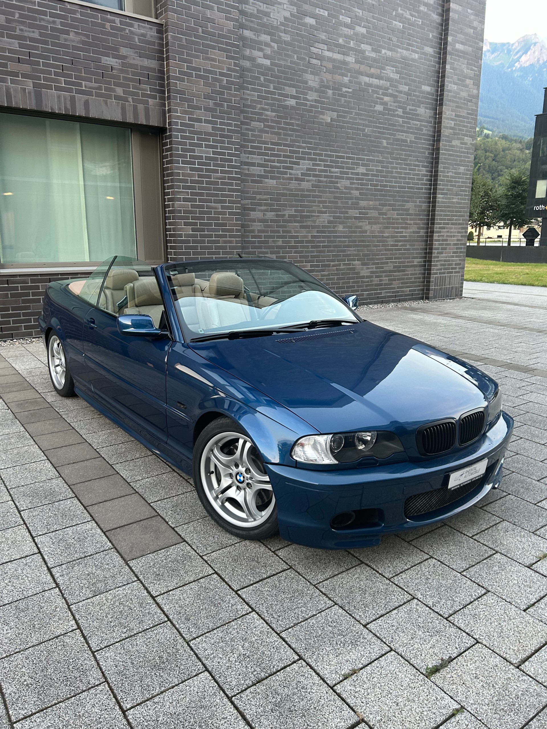 BMW 330Ci Cabriolet-image-6