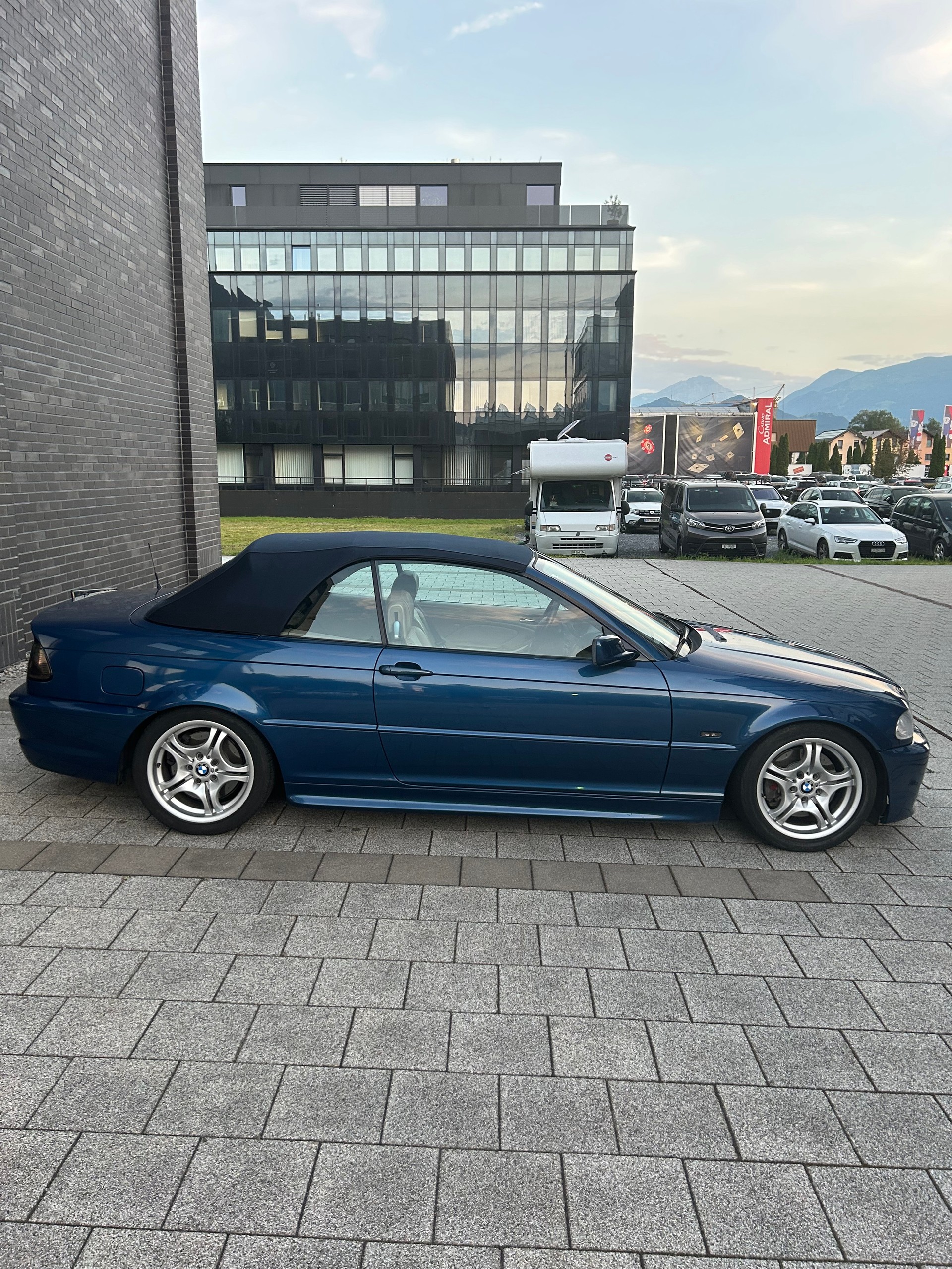 BMW 330Ci Cabriolet-image-3