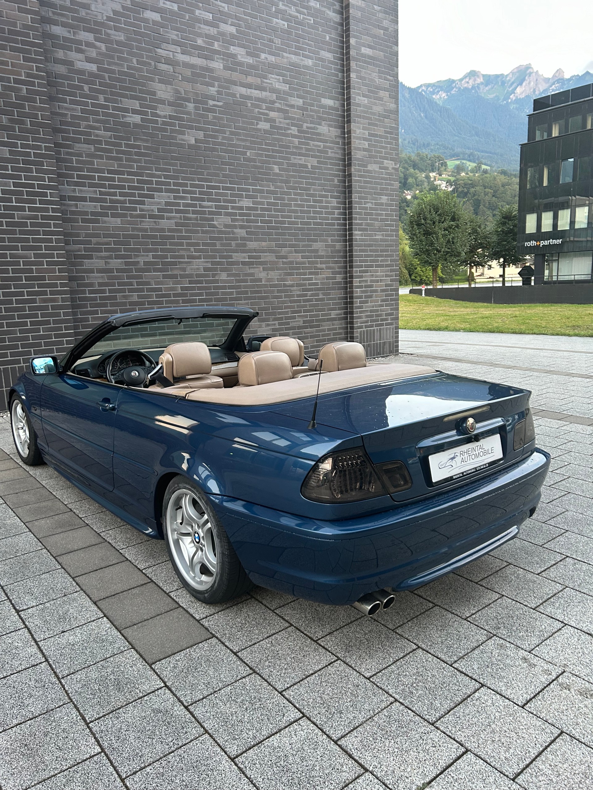 BMW 330Ci Cabriolet-image-12