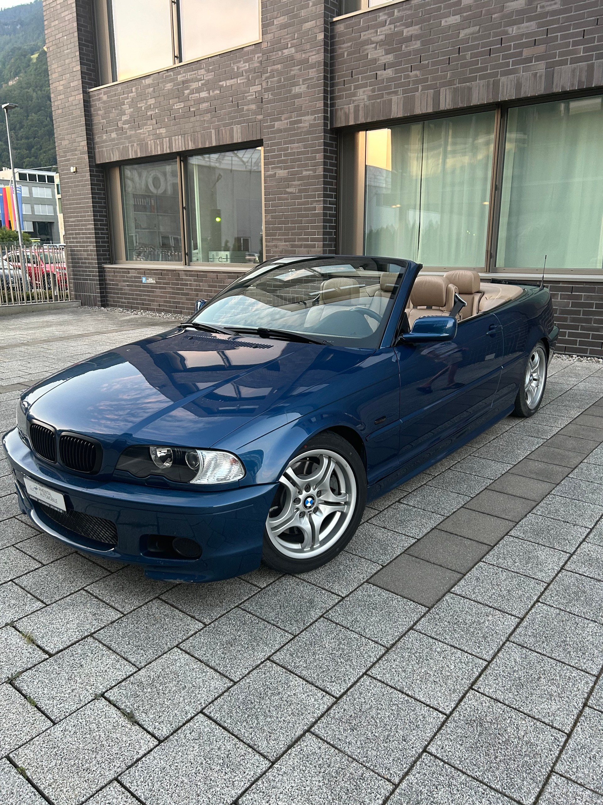 BMW 330Ci Cabriolet-image-8
