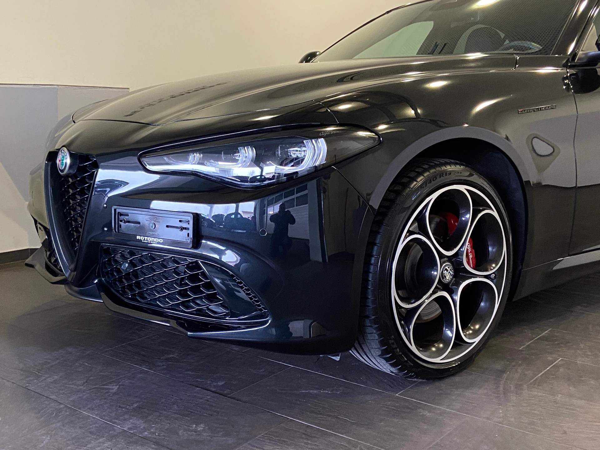 ALFA ROMEO Giulia 2.0 Competizione Tech Q4 AT8-showroom-element-2