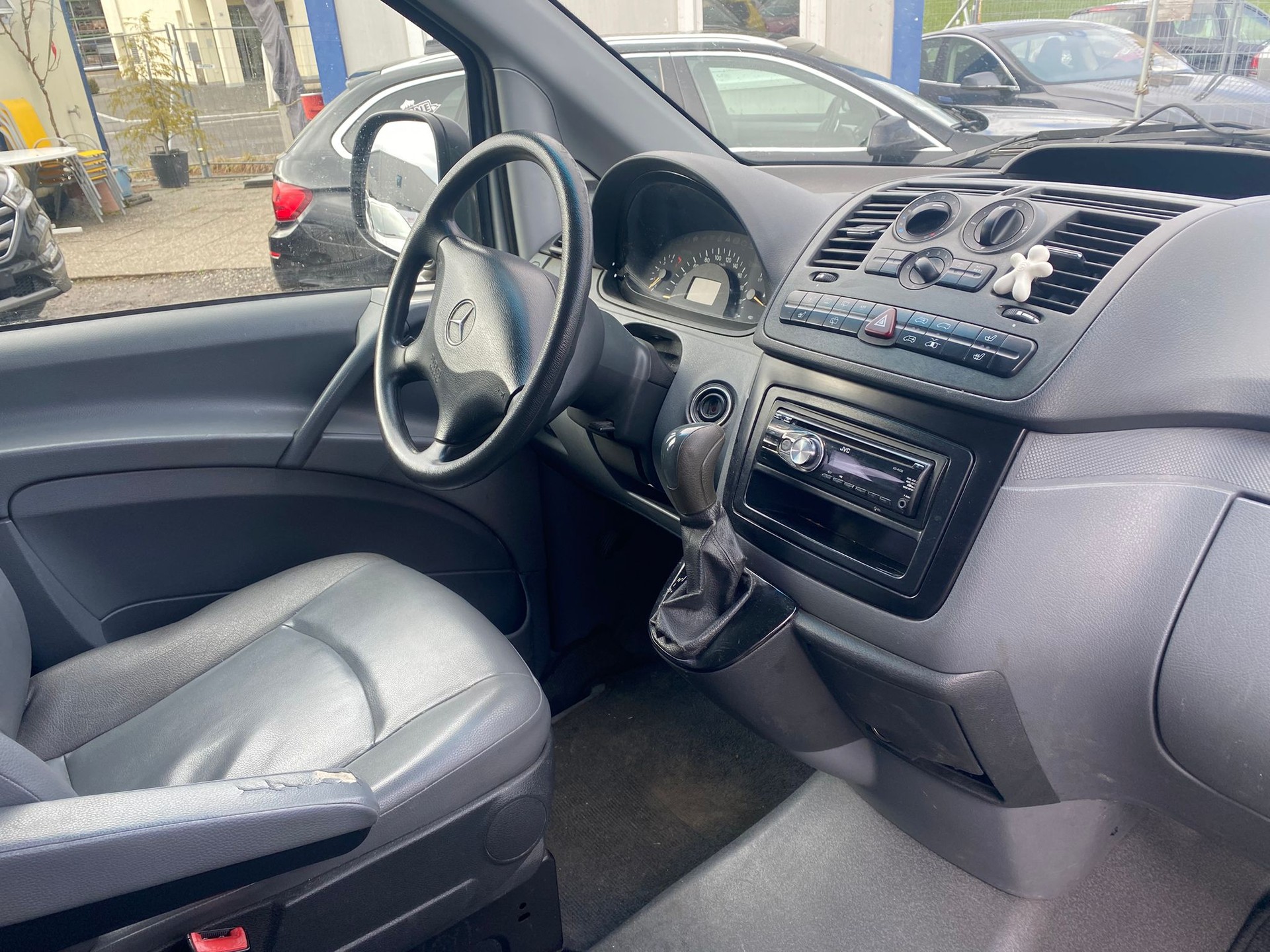 MERCEDES-BENZ Vito 115 CDI EL-image-10