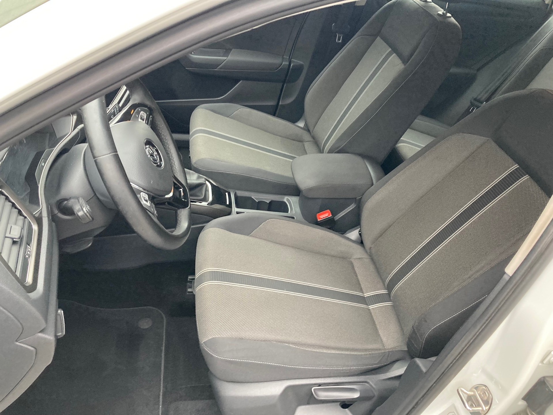 VW T-Roc 1.5 TSI EVO Advance-image-6