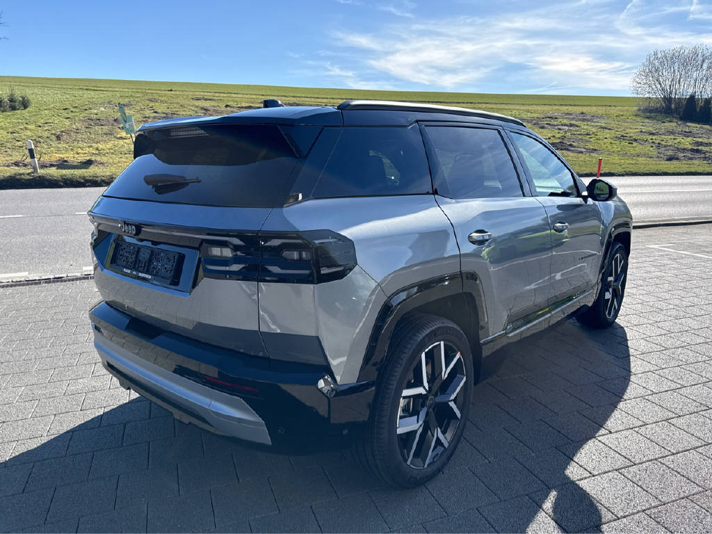 JEEP Compass First Edition-showroom-element-3