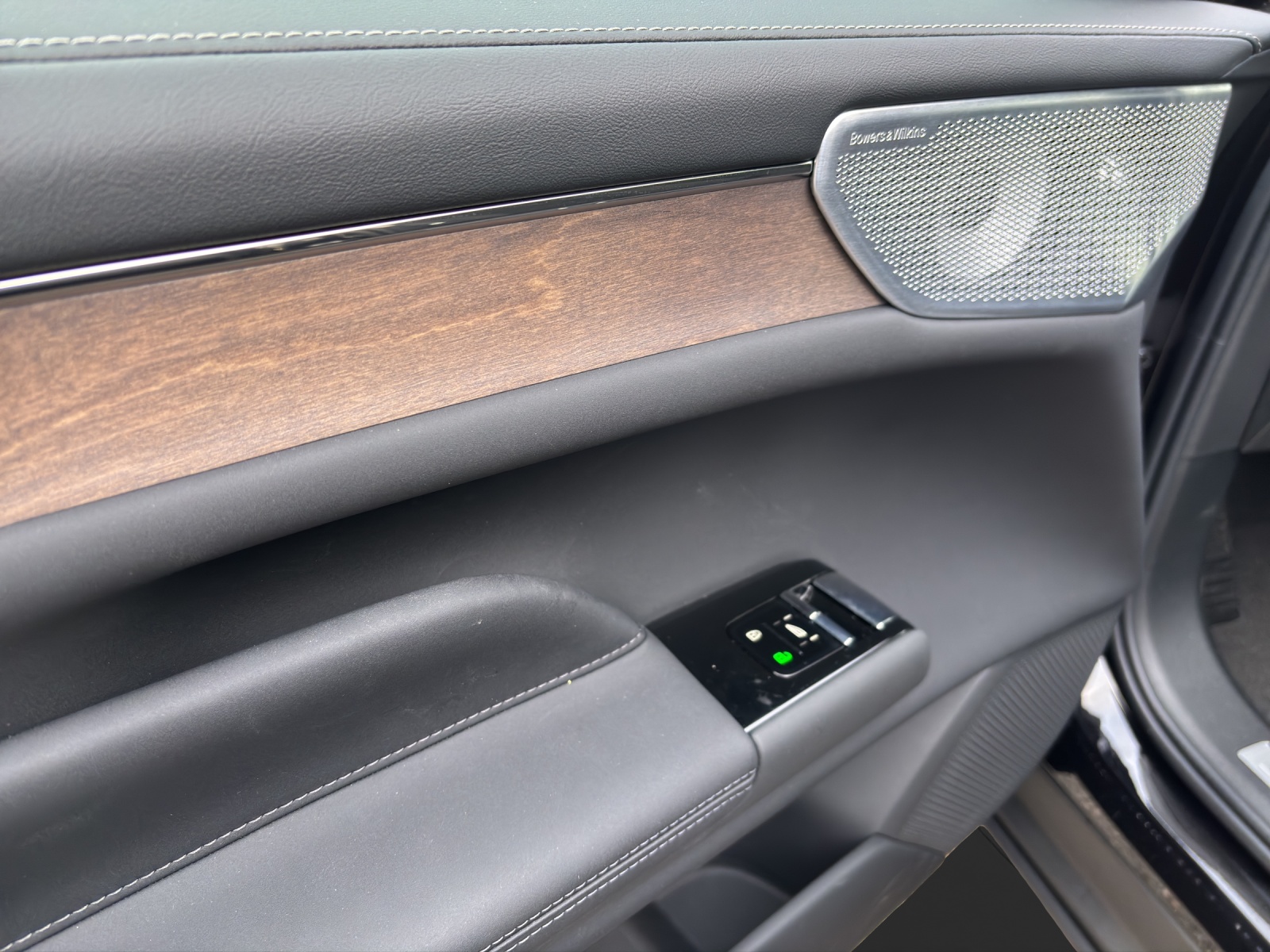 VOLVO ES90 Ultra-image-9