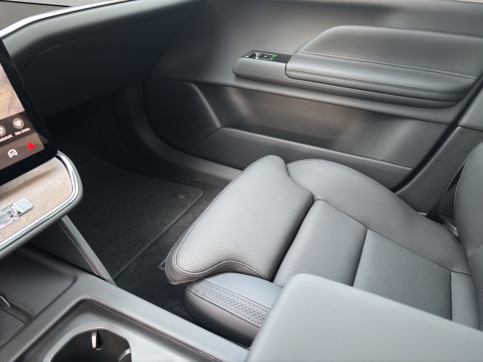 VOLVO ES90 Ultra-image-5
