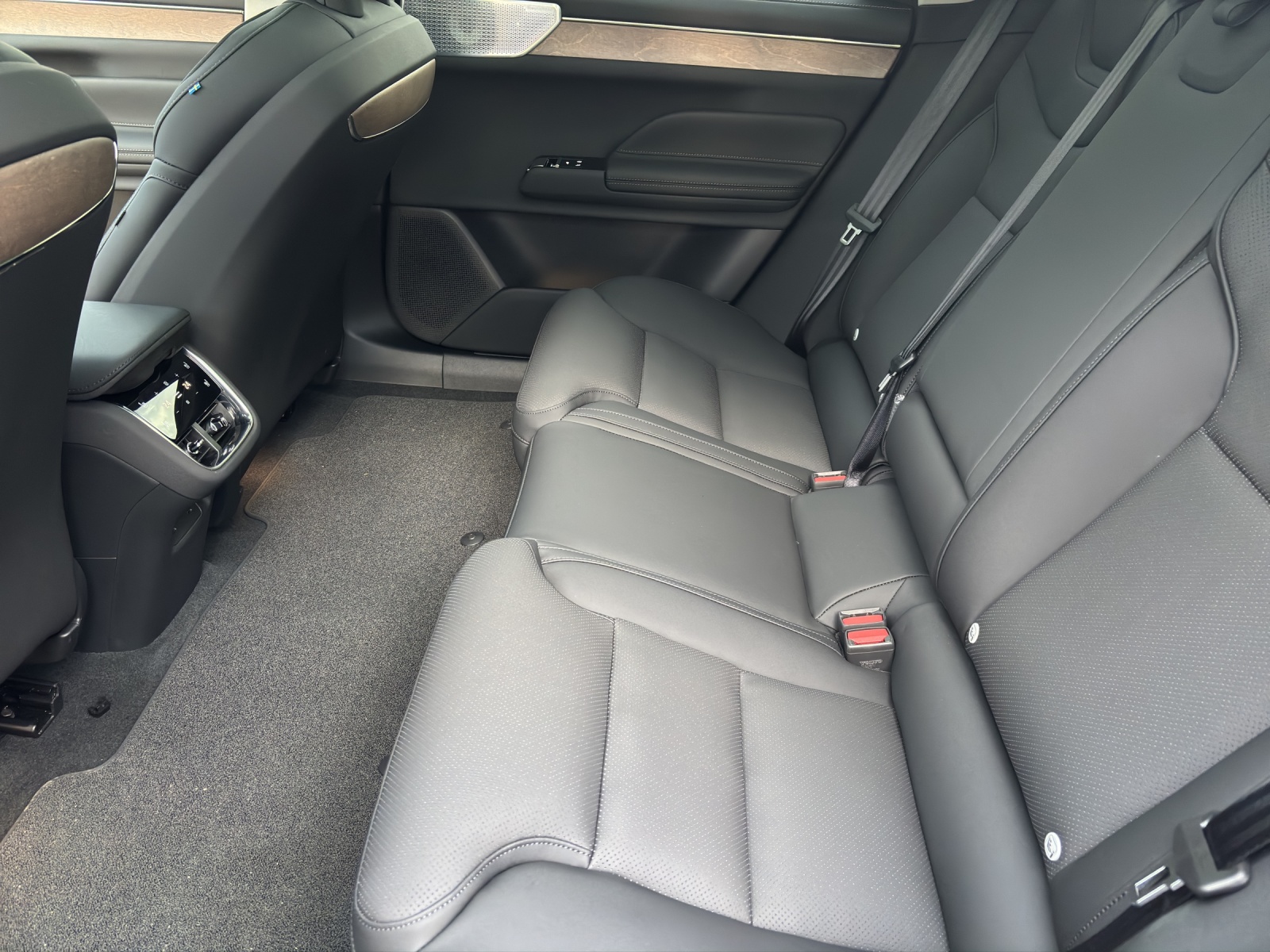 VOLVO ES90 Ultra-image-10