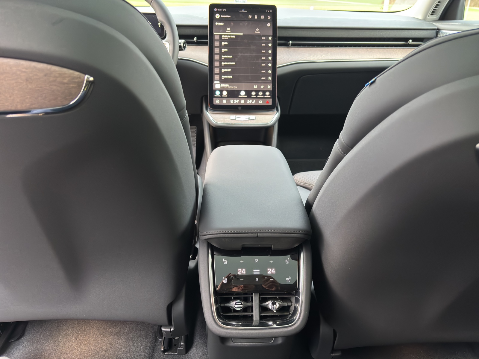 VOLVO ES90 Ultra-image-1
