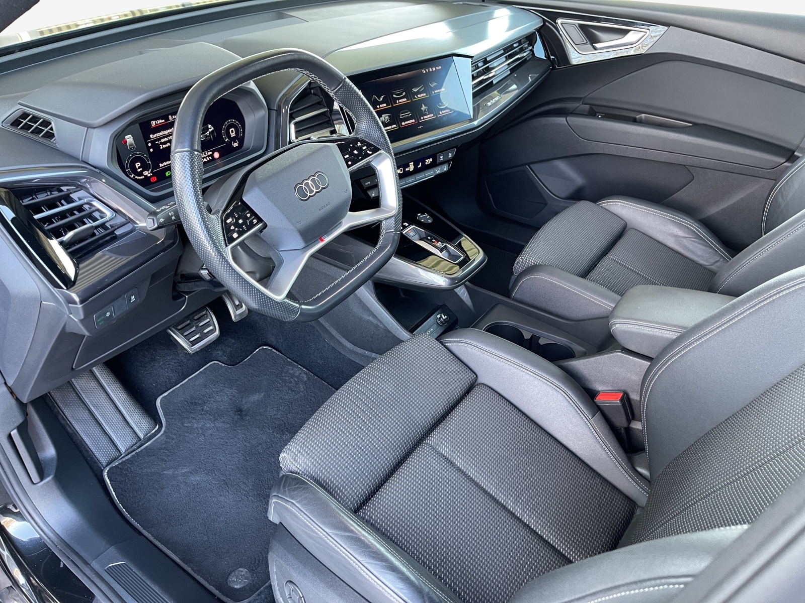 AUDI Q4 e-tron 50 quattro-image-8