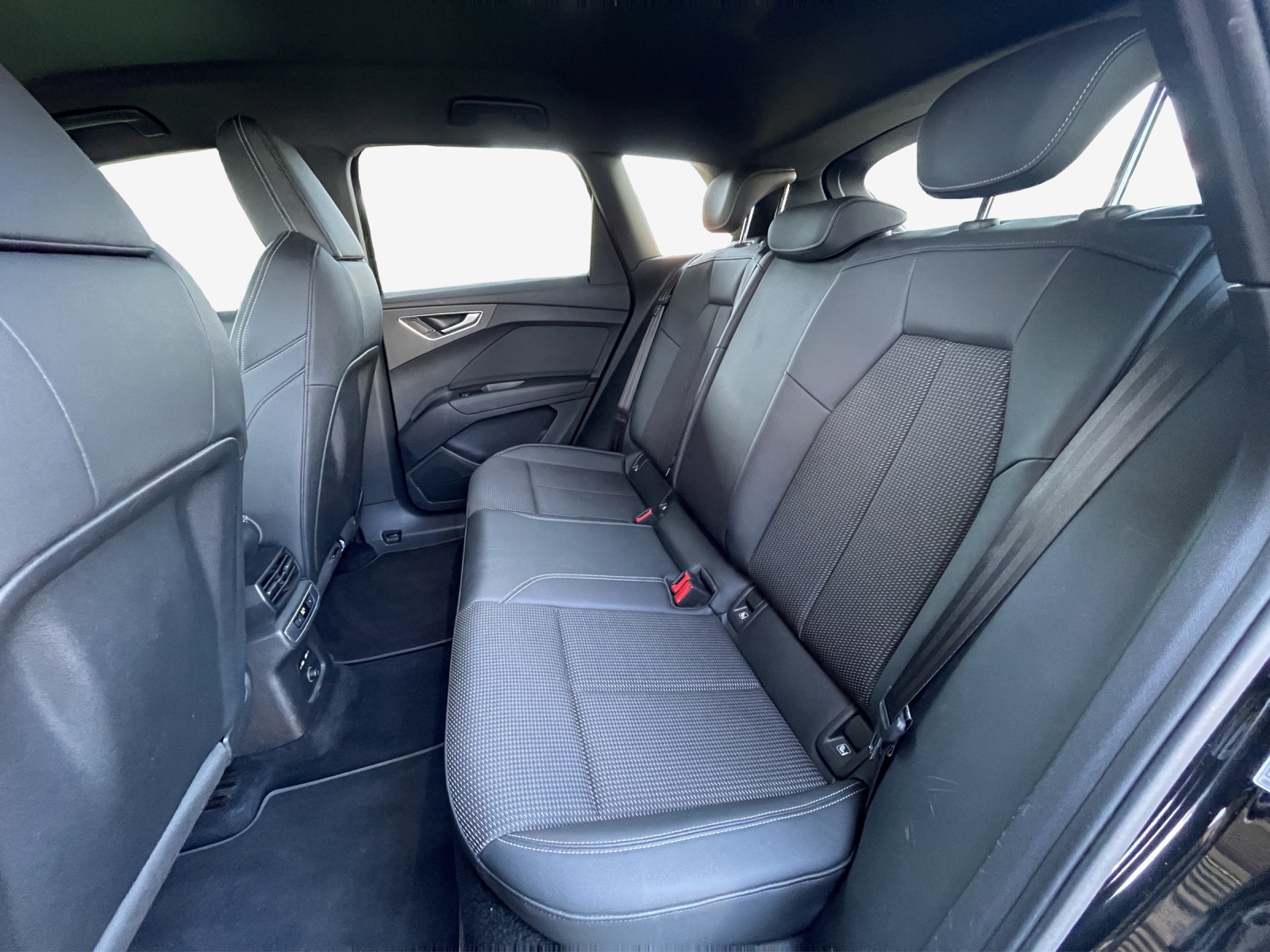 AUDI Q4 e-tron 50 quattro-image-12