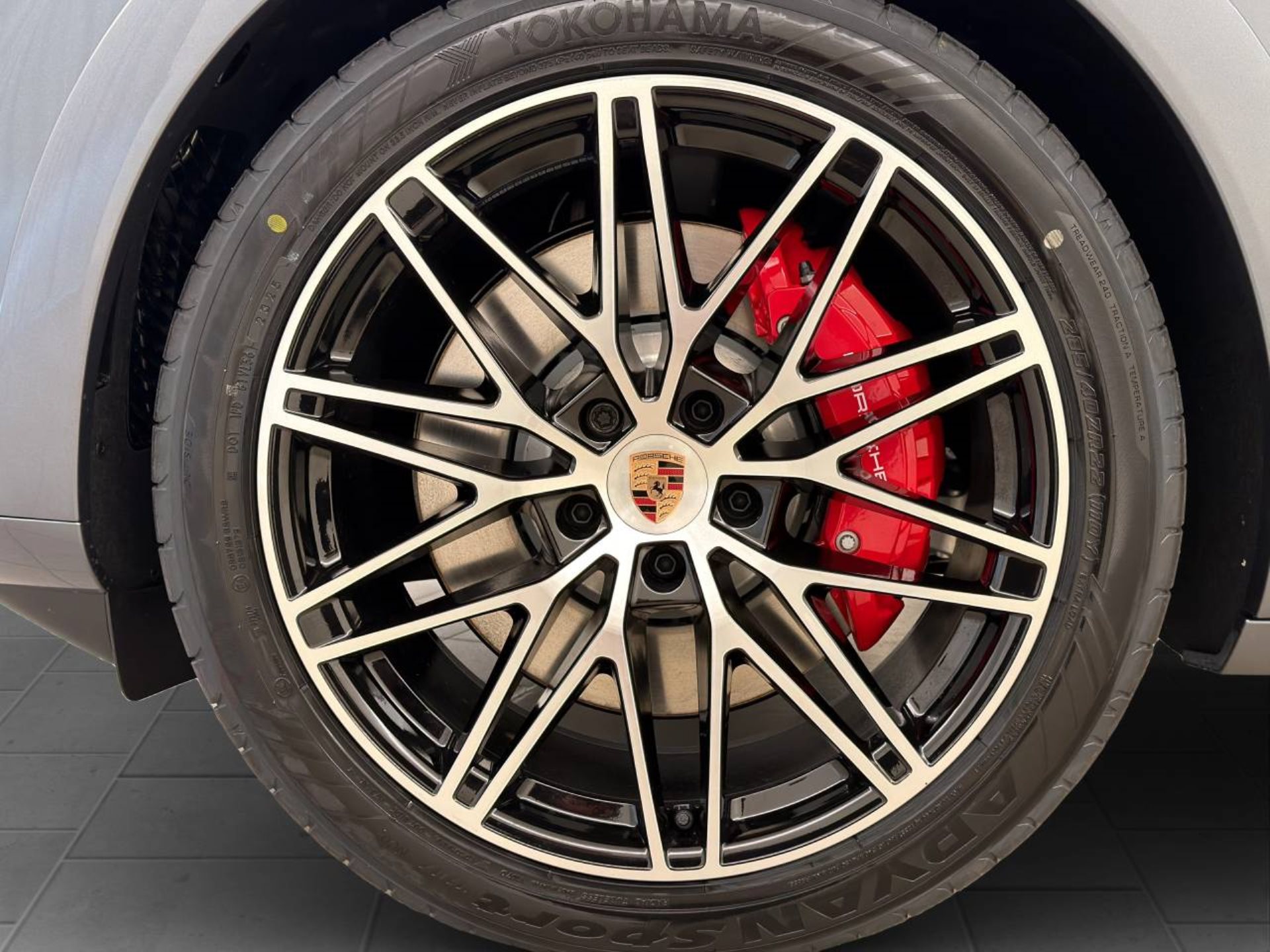 PORSCHE Cayenne S E-Hybrid Coupé Black Edition-image-9