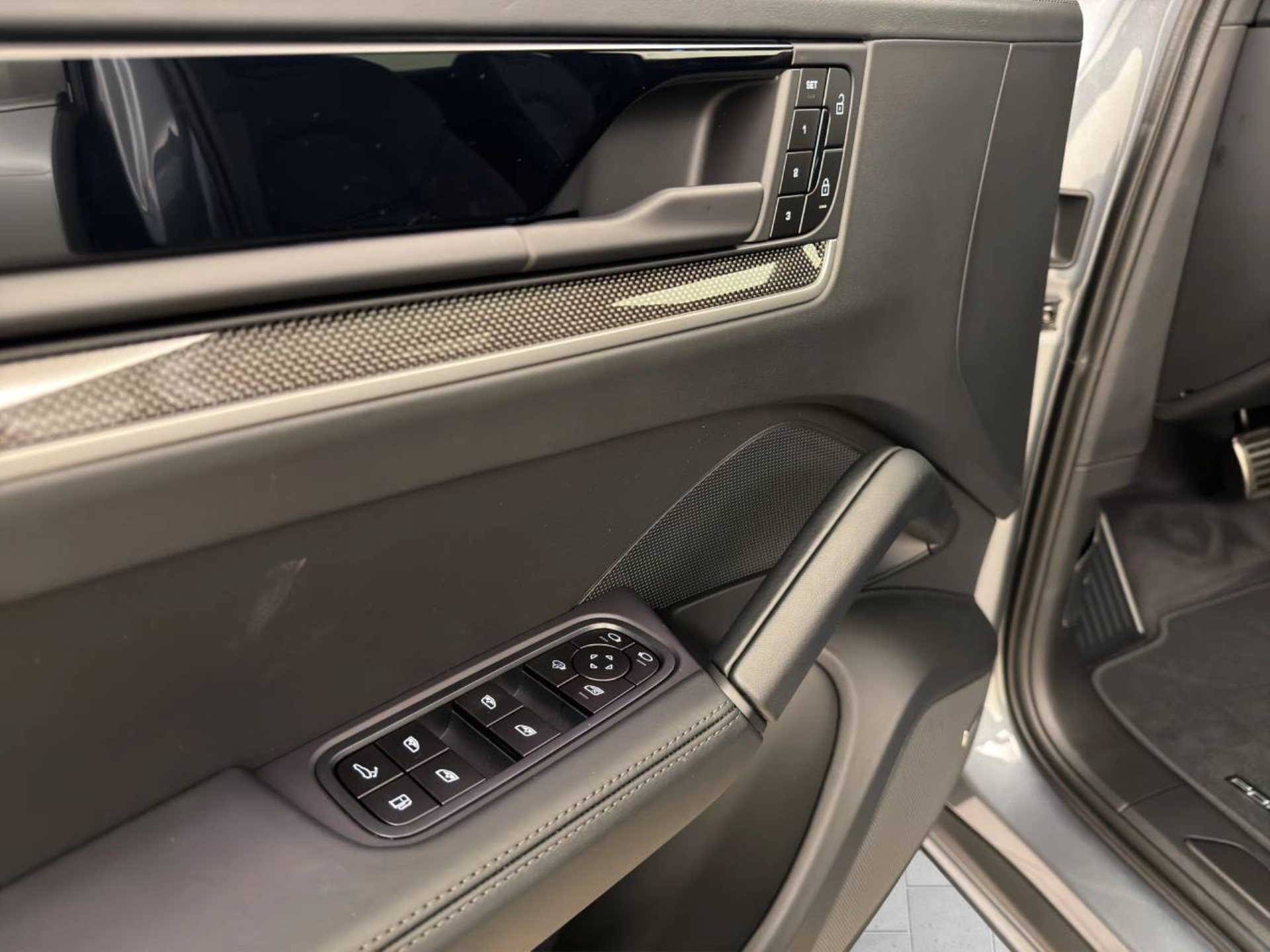 PORSCHE Cayenne S E-Hybrid Coupé Black Edition-image-15