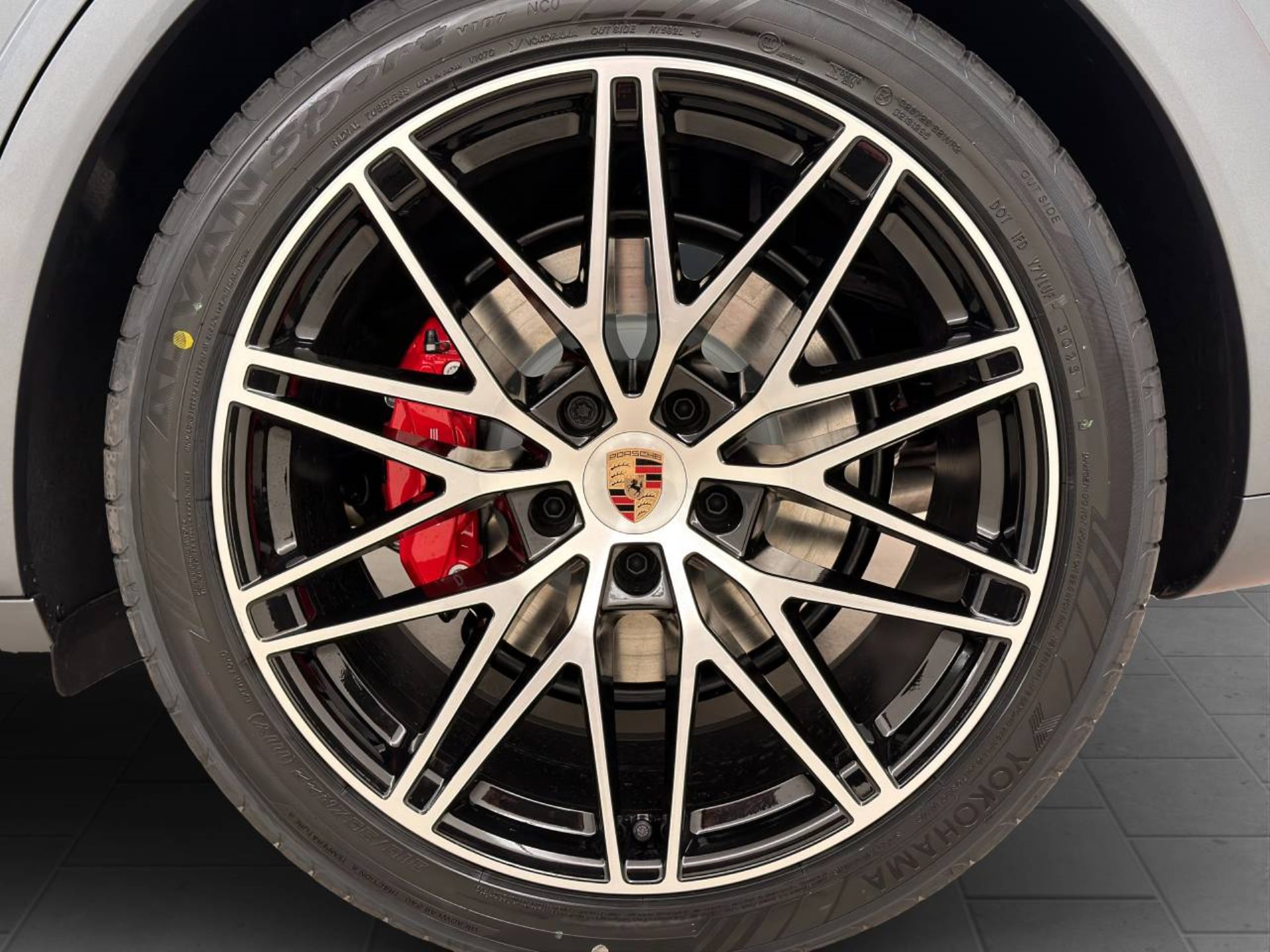 PORSCHE Cayenne S E-Hybrid Coupé Black Edition-image-10