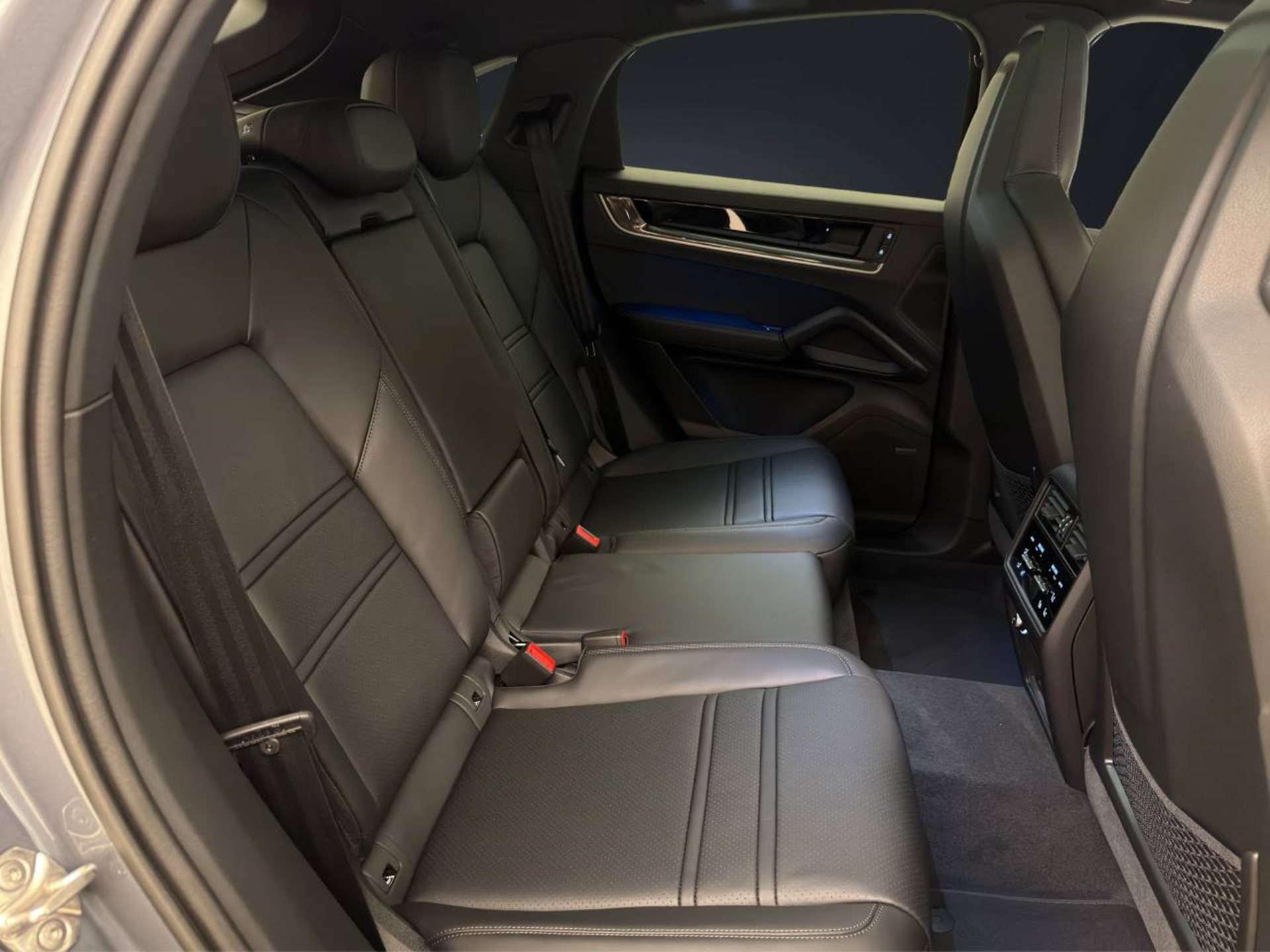 PORSCHE Cayenne S E-Hybrid Coupé Black Edition-image-14