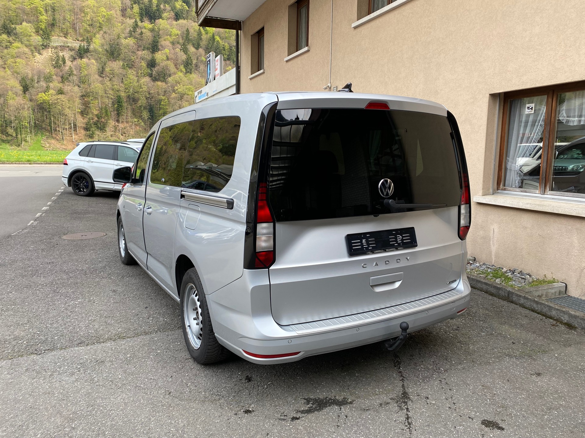 VW Caddy Maxi 2.0 TDI 4Motion-image-10