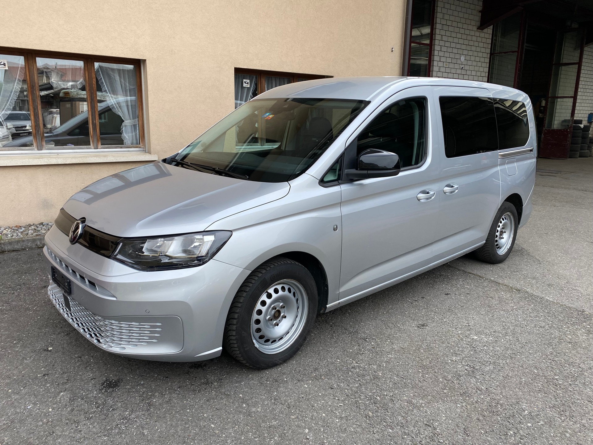 VW Caddy Maxi 2.0 TDI 4Motion-image-0