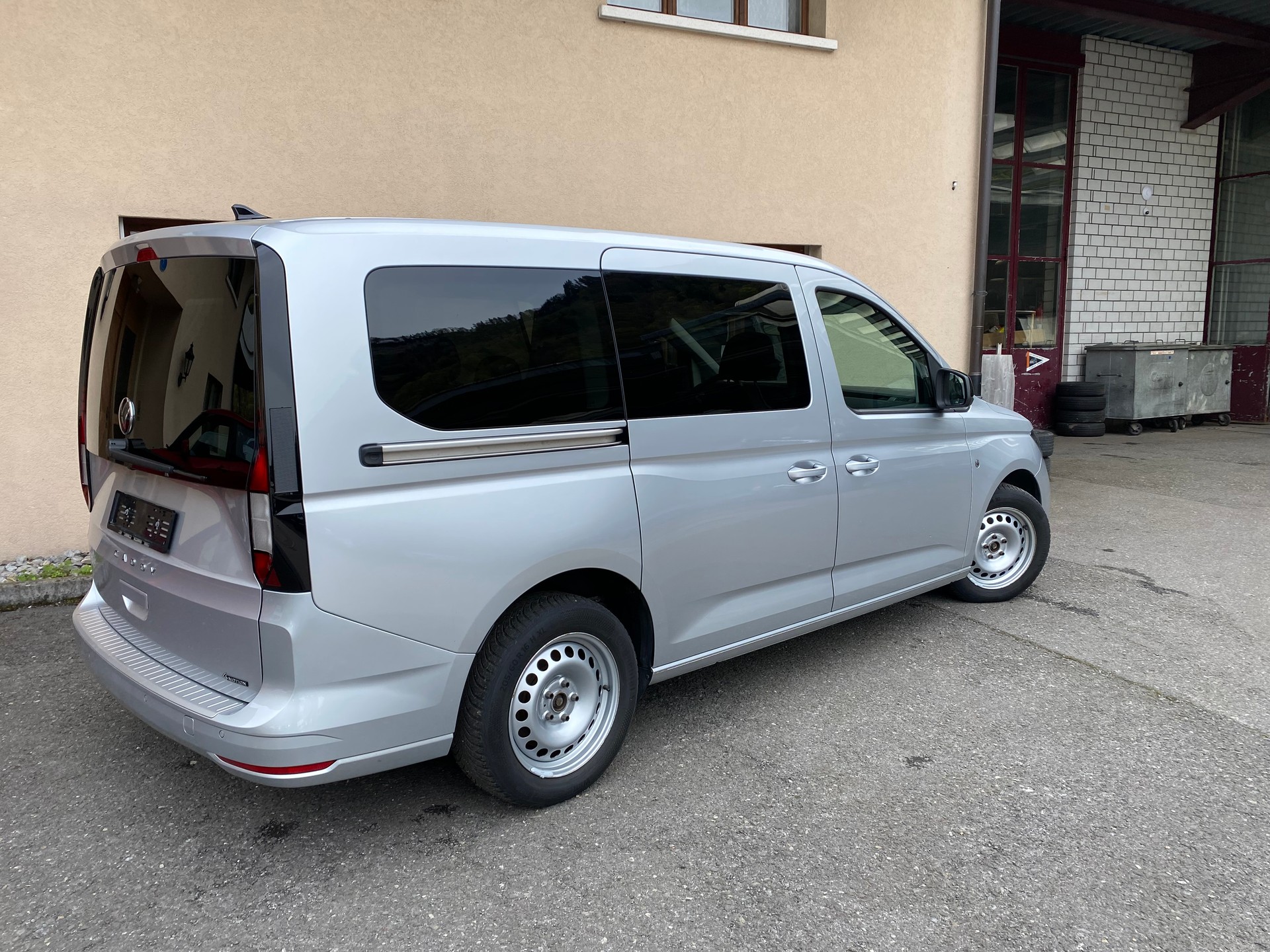 VW Caddy Maxi 2.0 TDI 4Motion-image-11