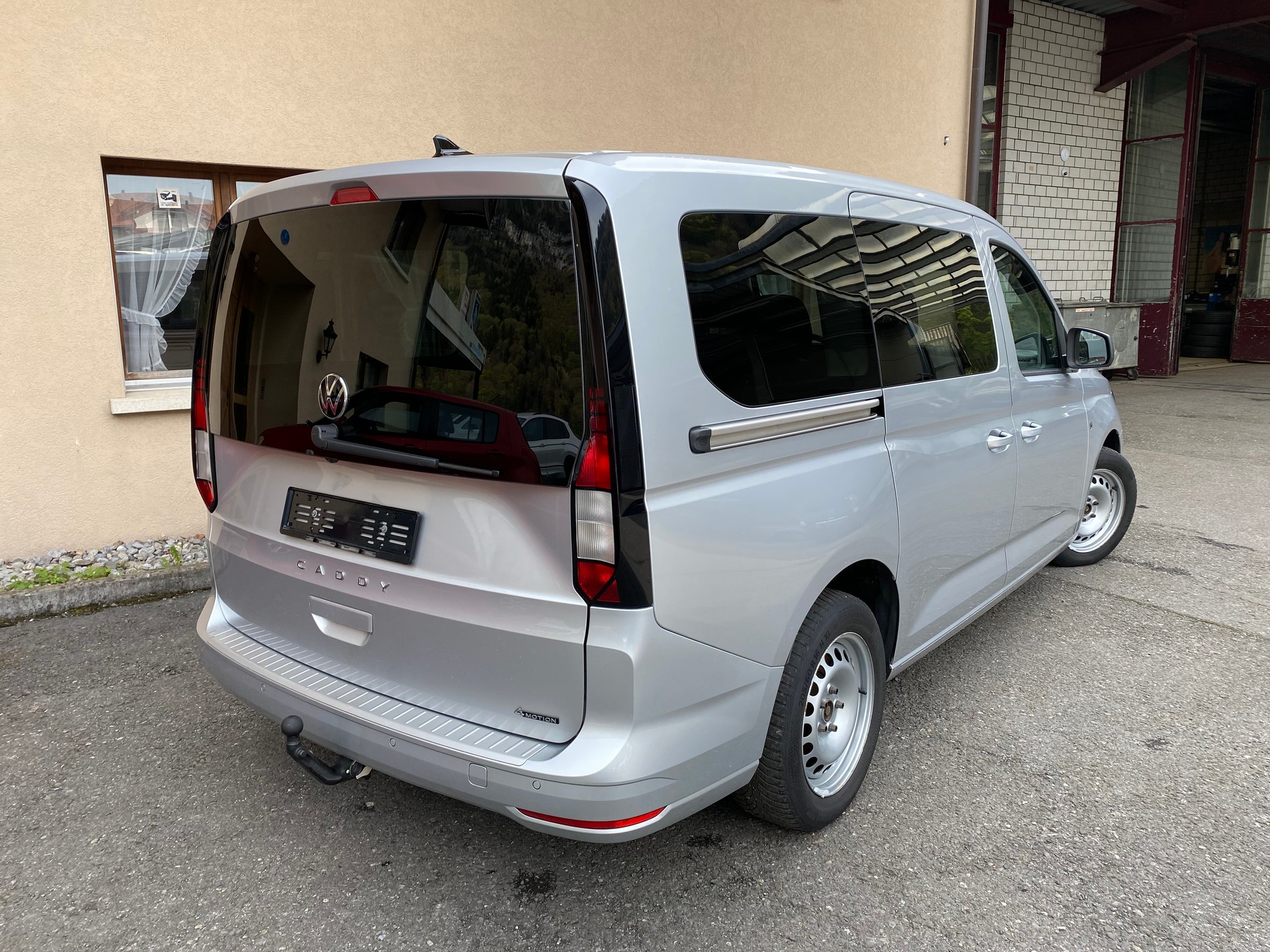 VW Caddy Maxi 2.0 TDI 4Motion-image-9