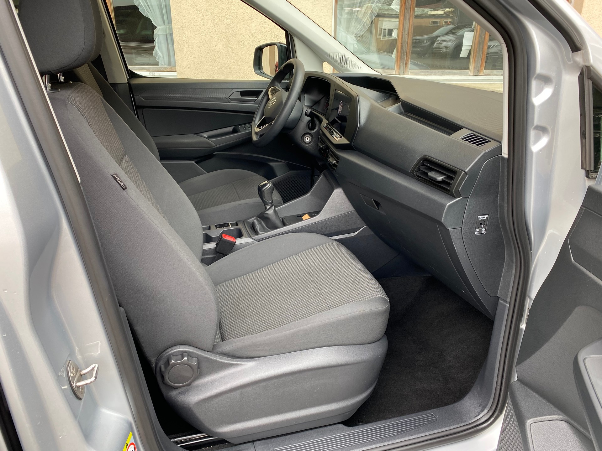 VW Caddy Maxi 2.0 TDI 4Motion-image-5