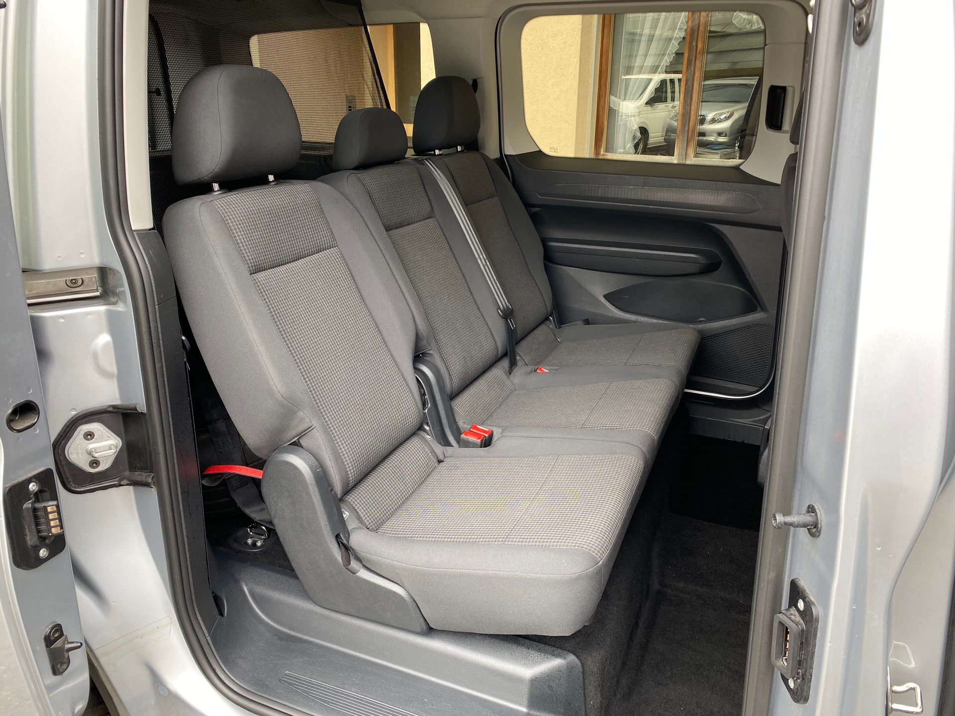 VW Caddy Maxi 2.0 TDI 4Motion-image-6